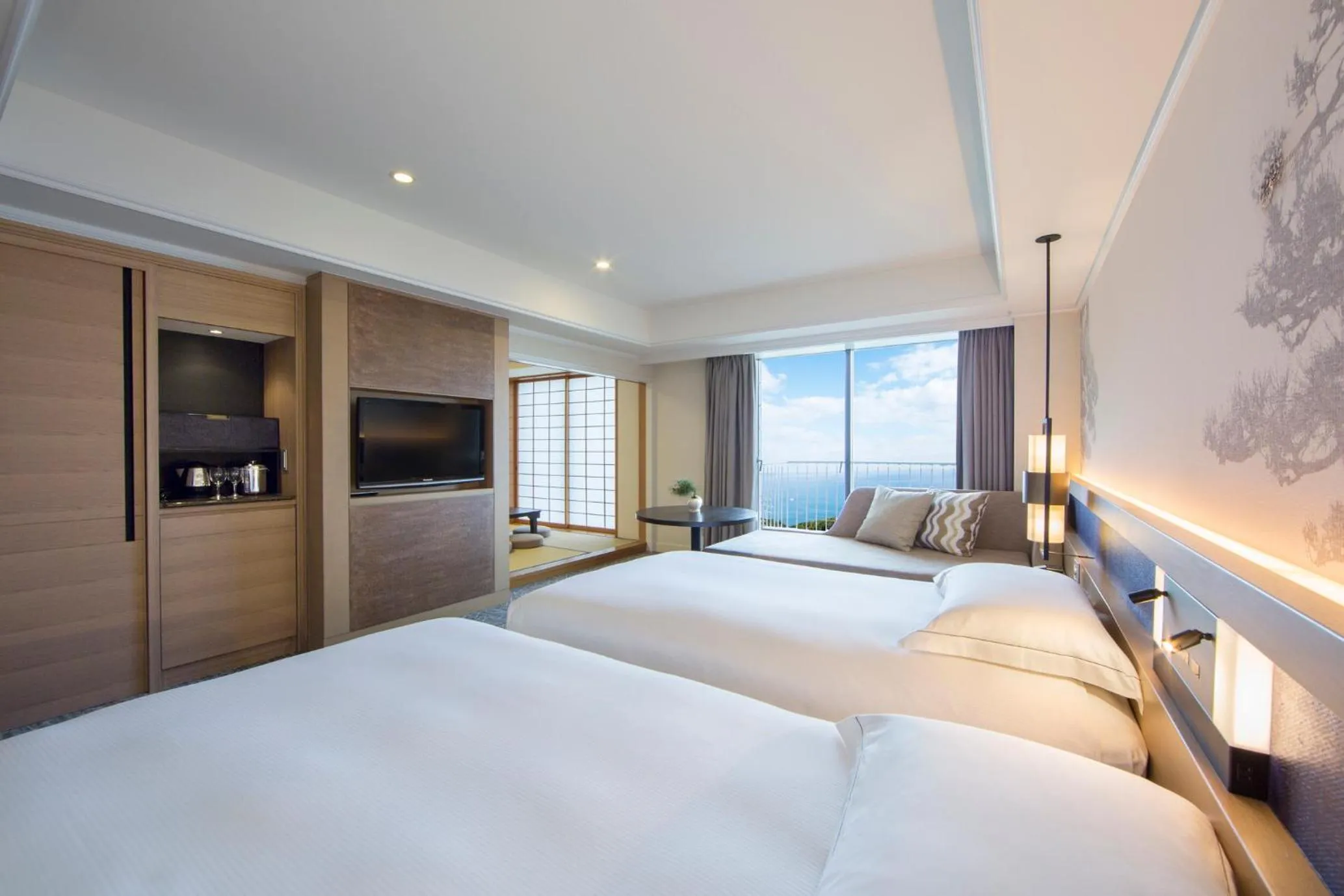 Sea view, Bed in Hilton Odawara Resort & Spa