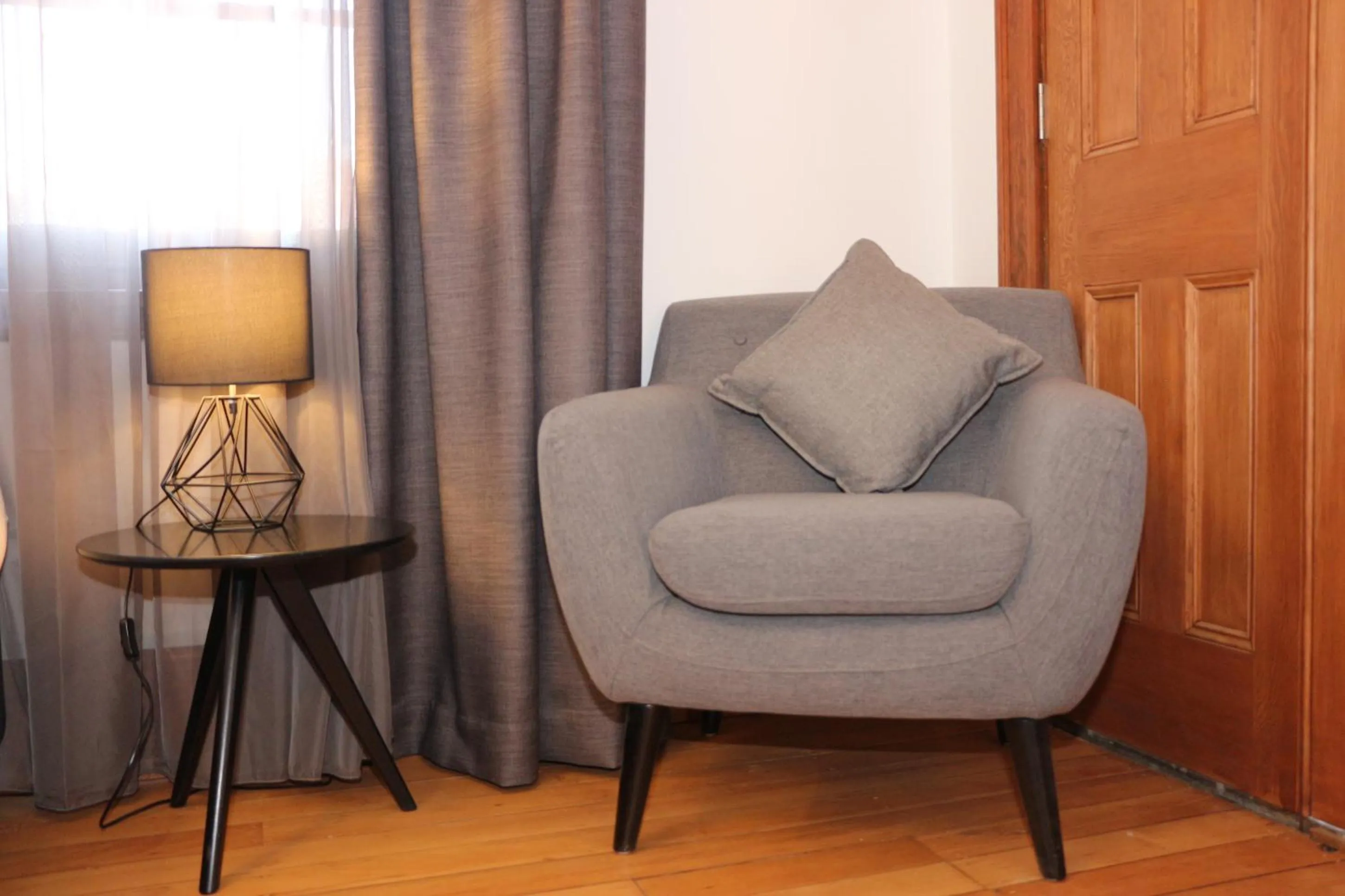 Living room in Guildford Hotel