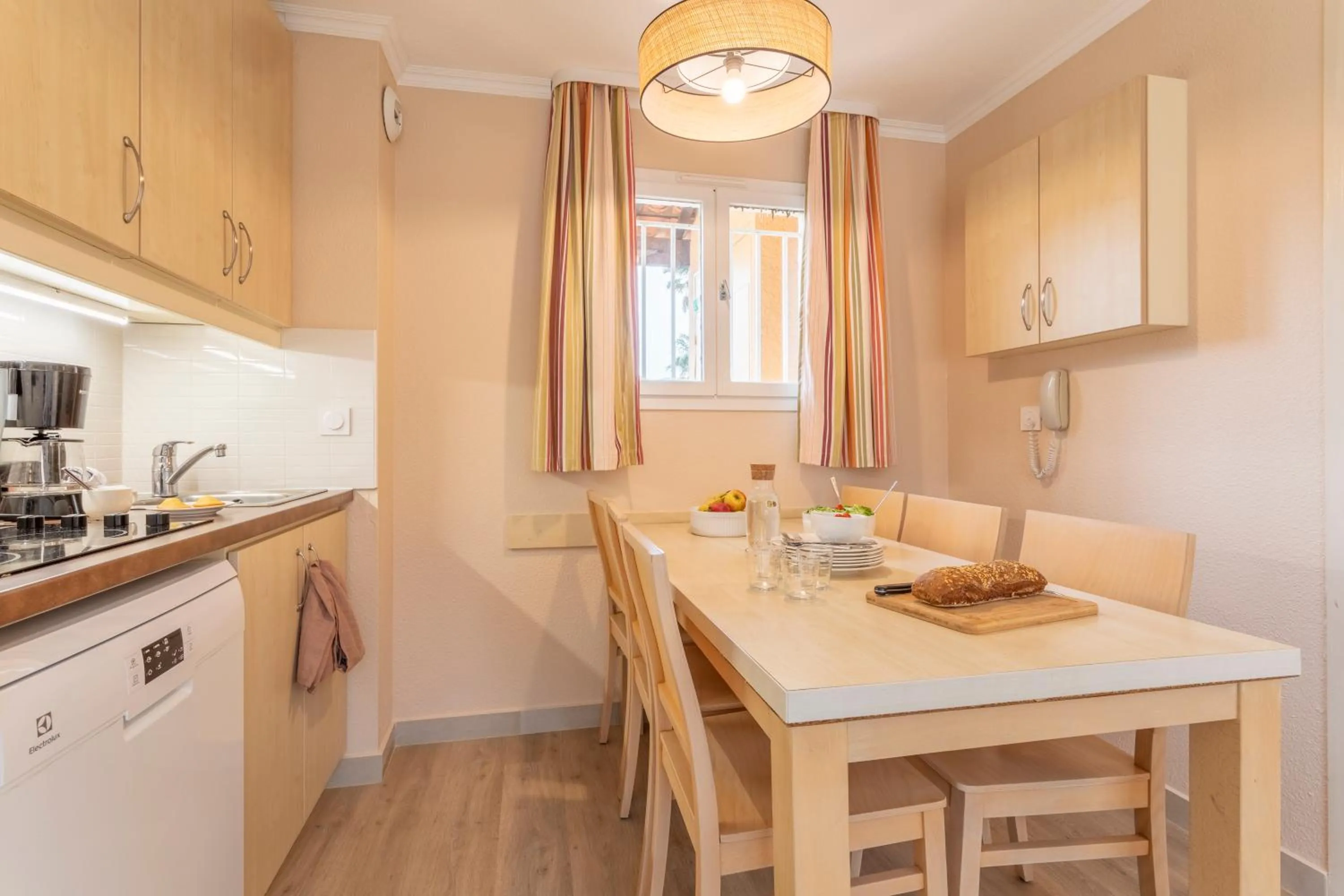 Coffee/tea facilities in Résidence Pierre & Vacances L’Anse De Pramousquier