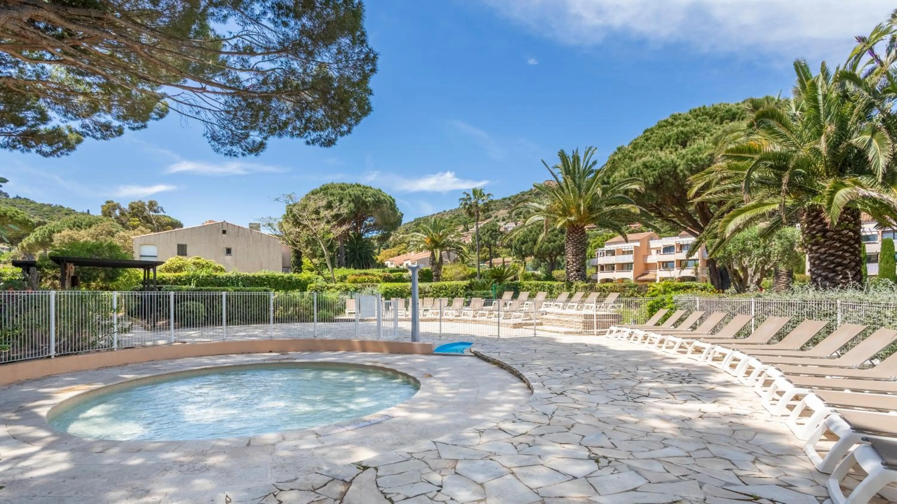 Spring in Résidence Pierre & Vacances L’Anse De Pramousquier