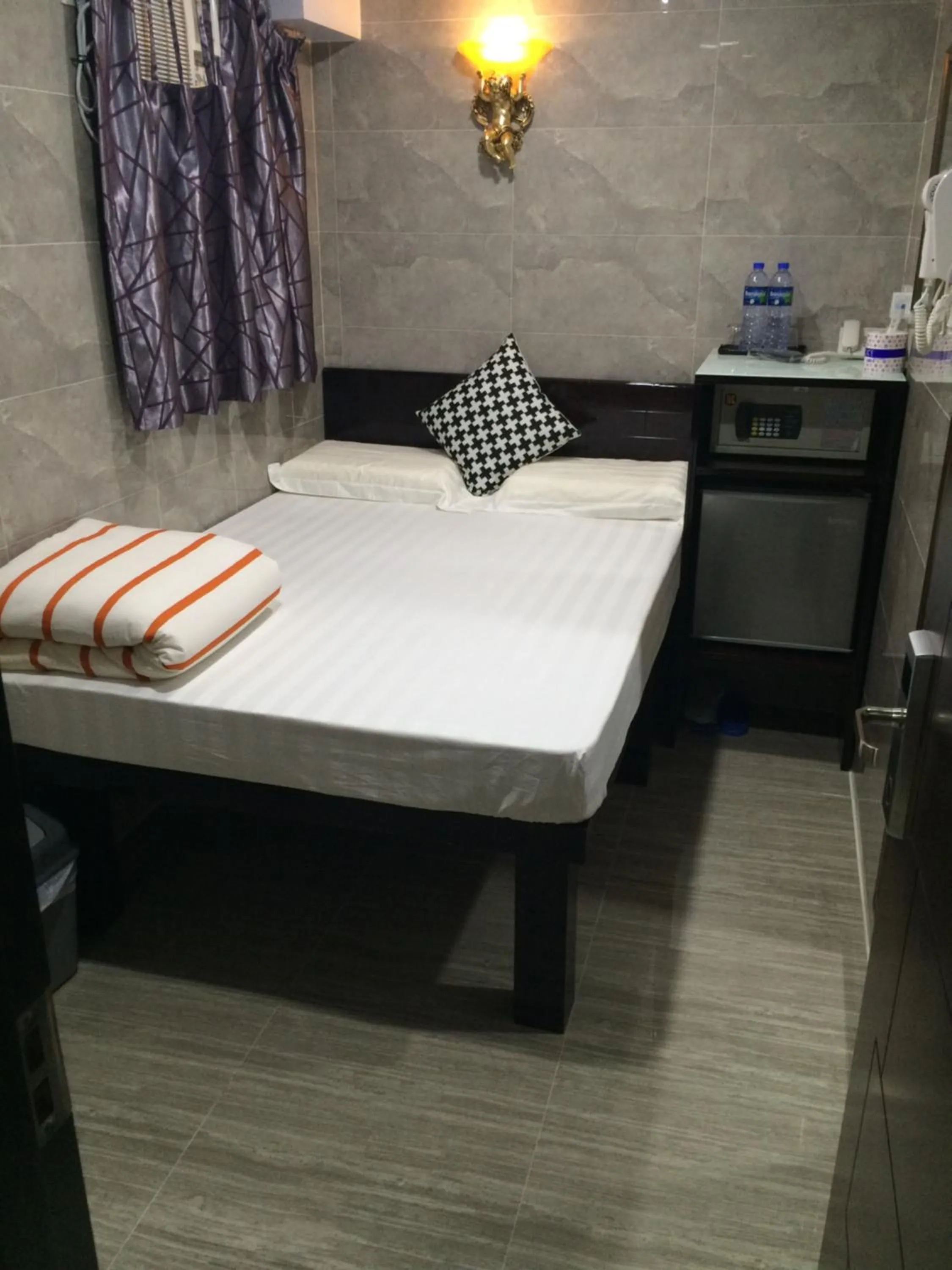 Photo of the whole room, Bed in Victoria Inn