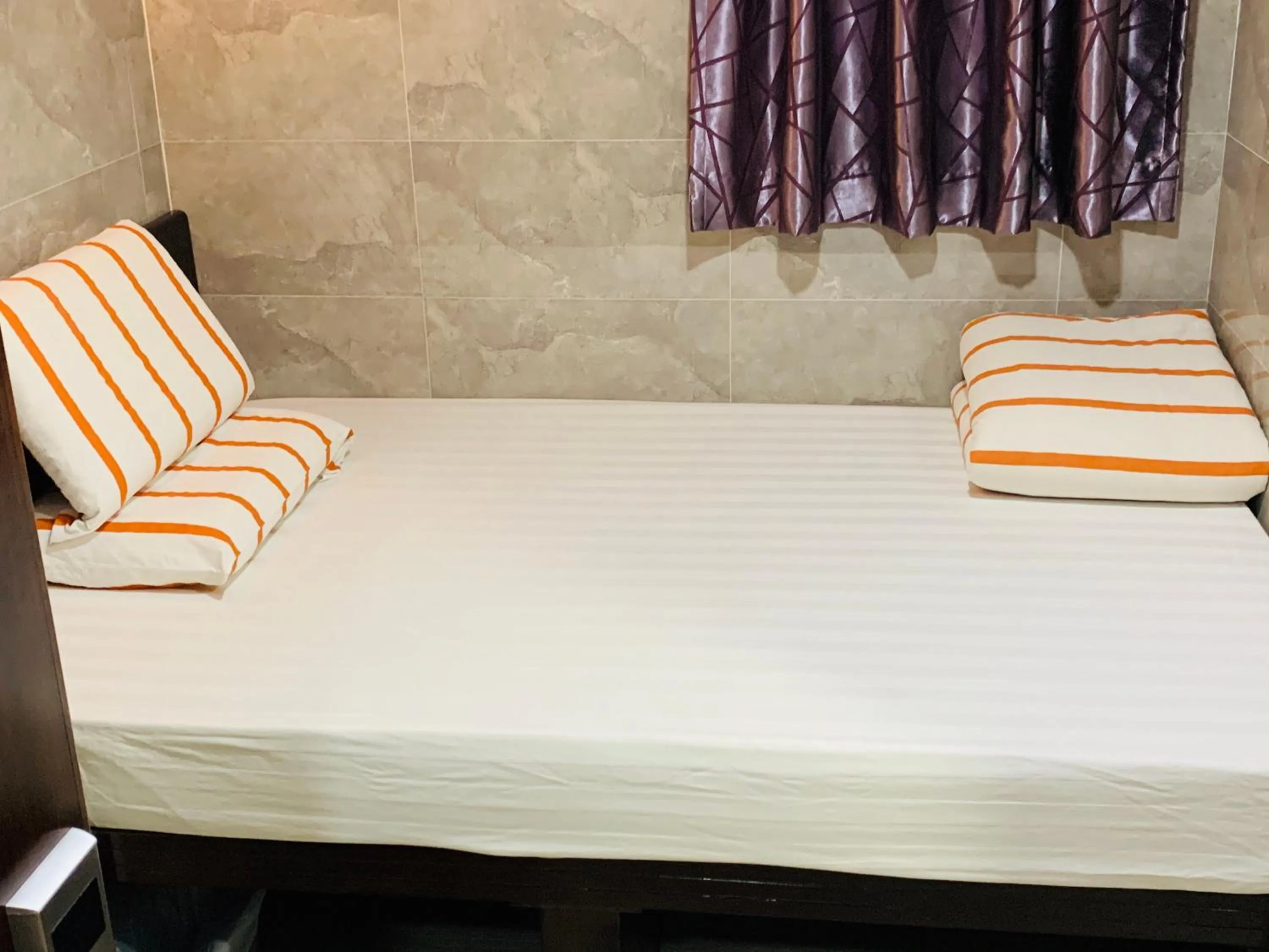 Photo of the whole room, Bed in Victoria Inn