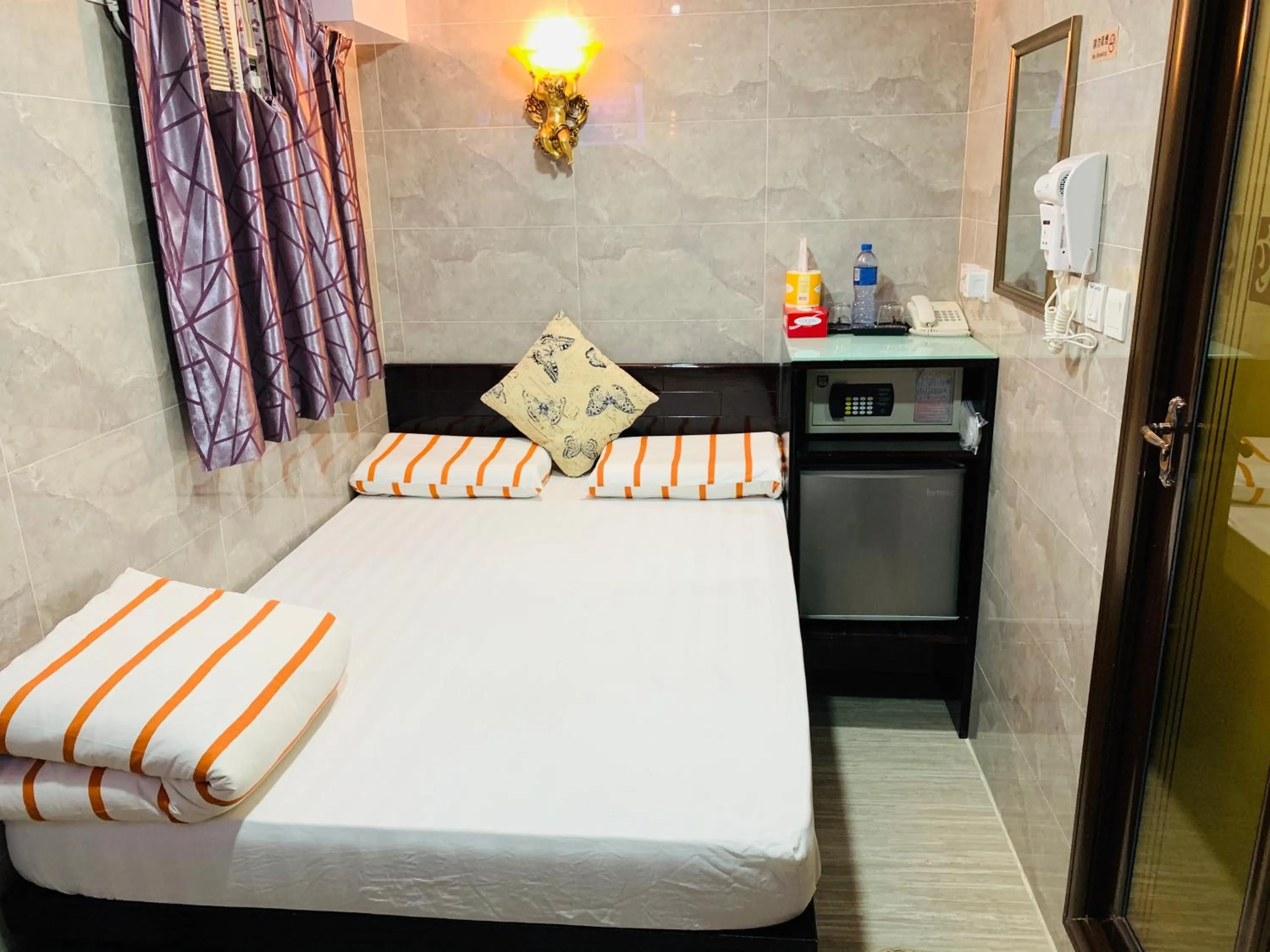 Living room, Bed in Victoria Inn