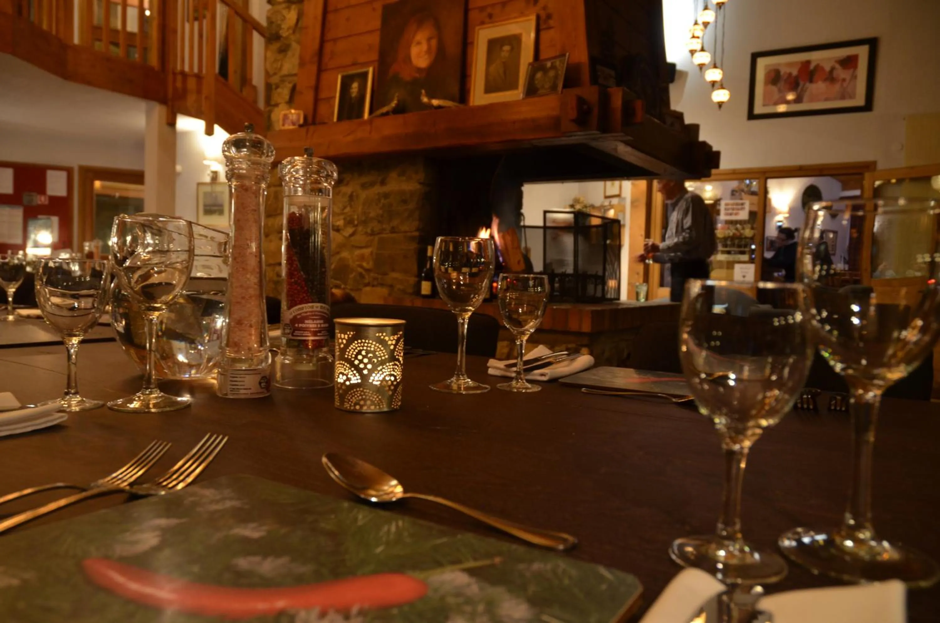 Restaurant/places to eat in Hôtel et Chalet Au Coin Du Feu Chilly Powder