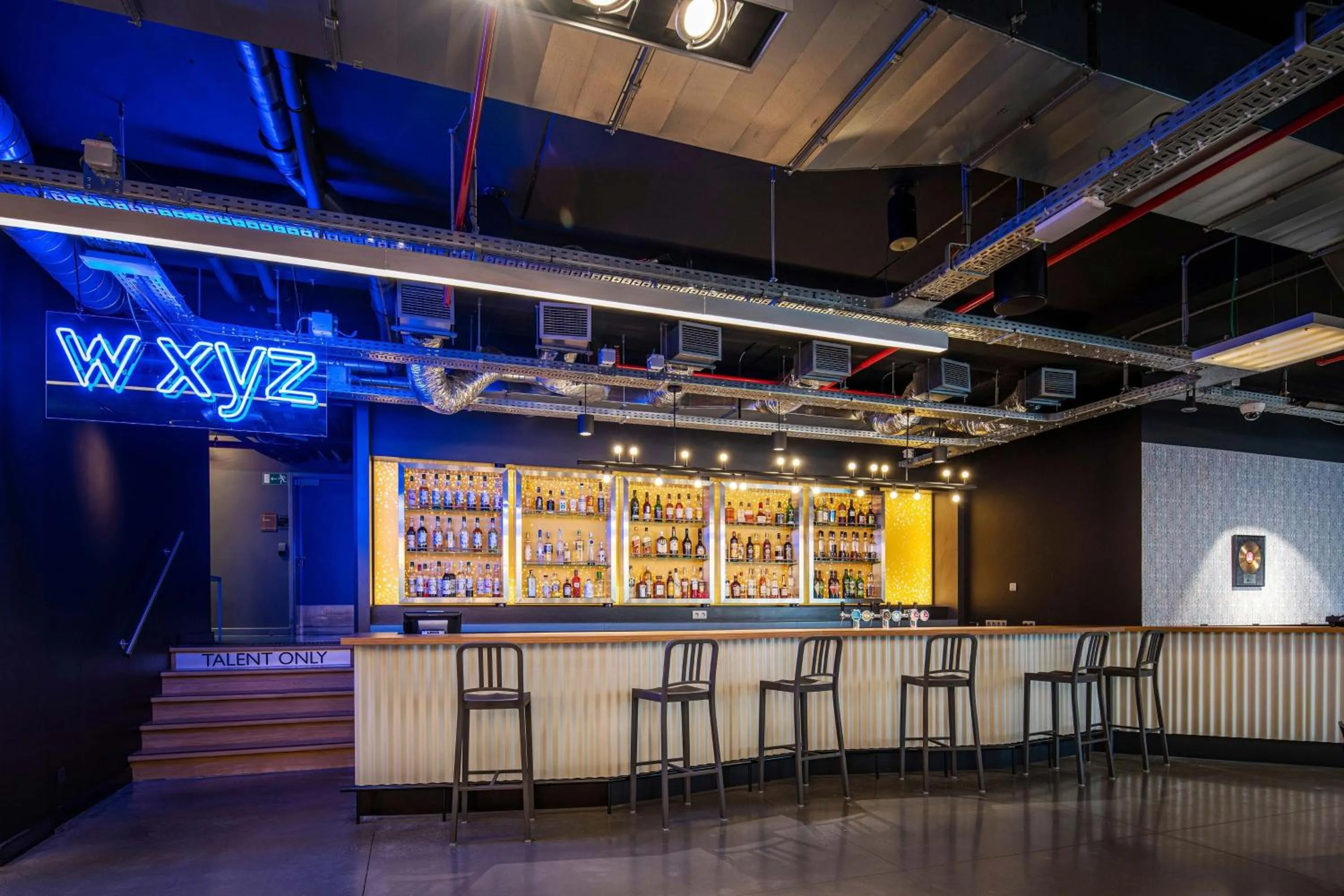 Lounge or bar in Aloft Brussels Schuman