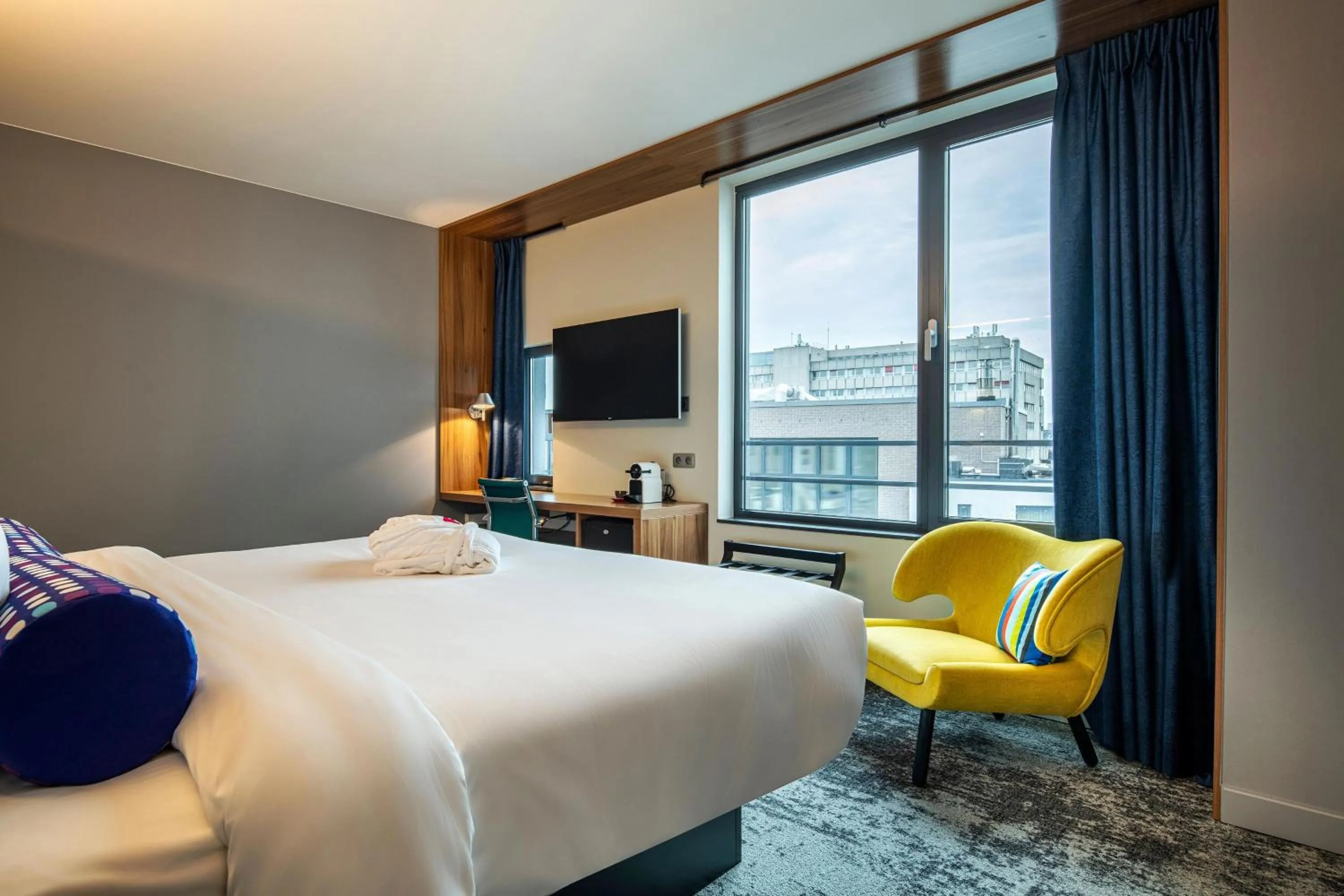 Photo of the whole room, Bed in Aloft Brussels Schuman