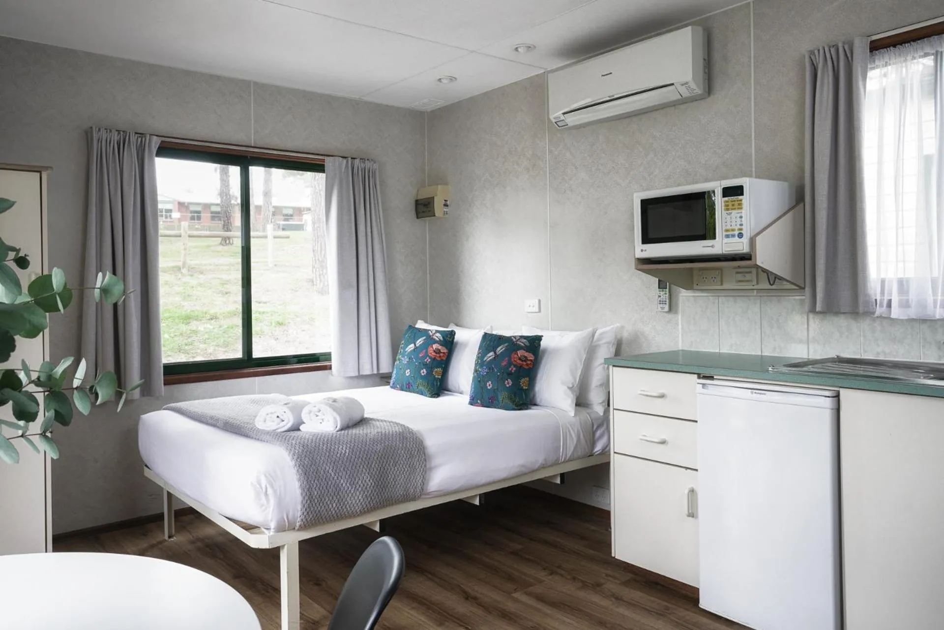 Photo of the whole room in BIG4 Castlemaine Gardens