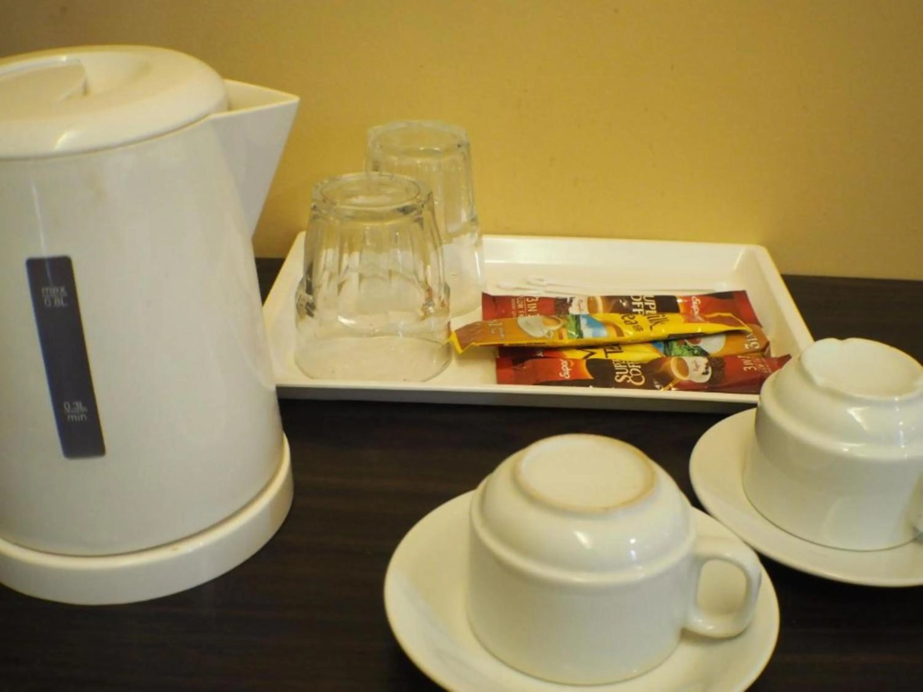 Coffee/tea facilities in L Hotel at Broadway
