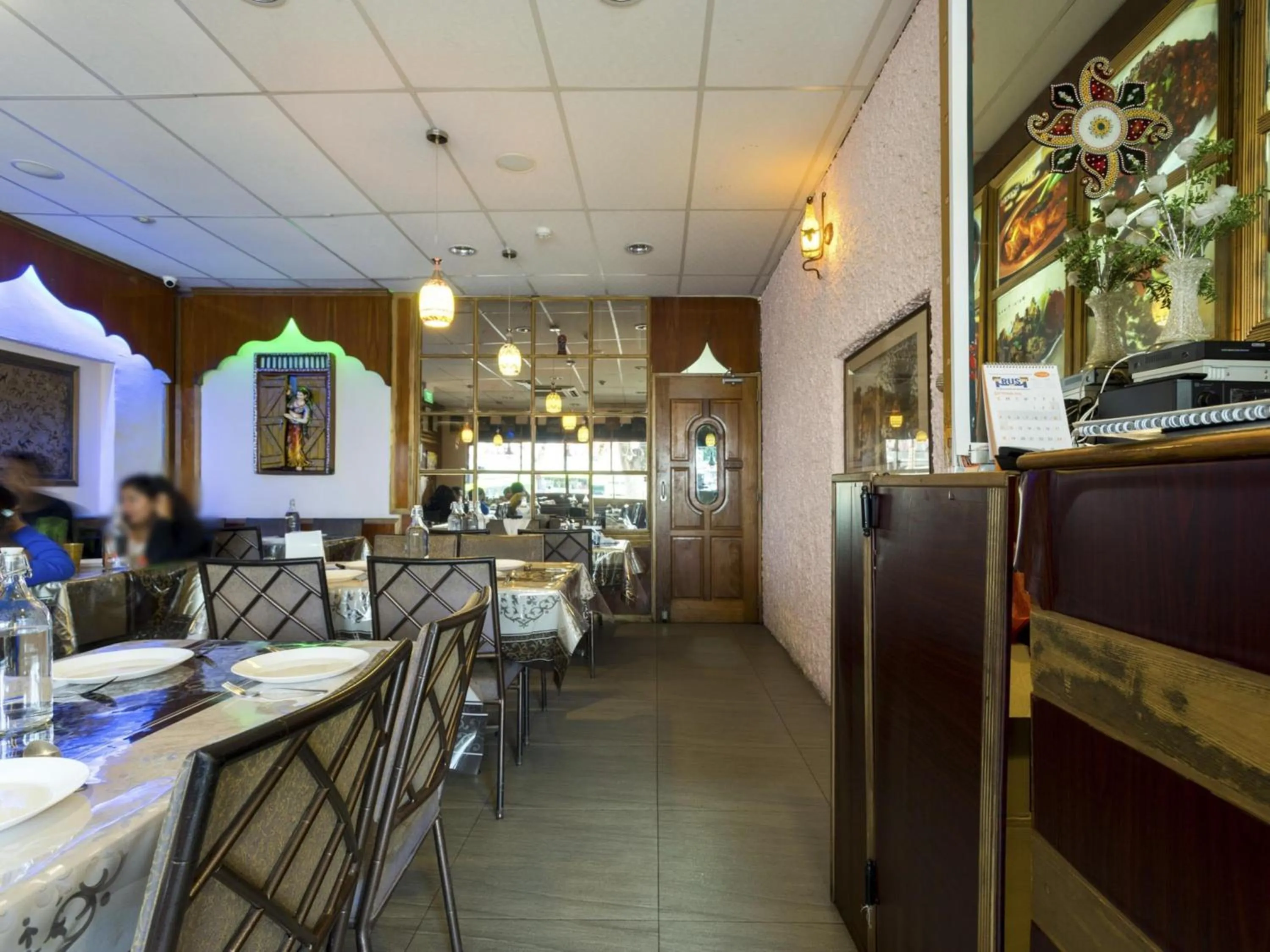 Restaurant/places to eat in L Hotel at Broadway