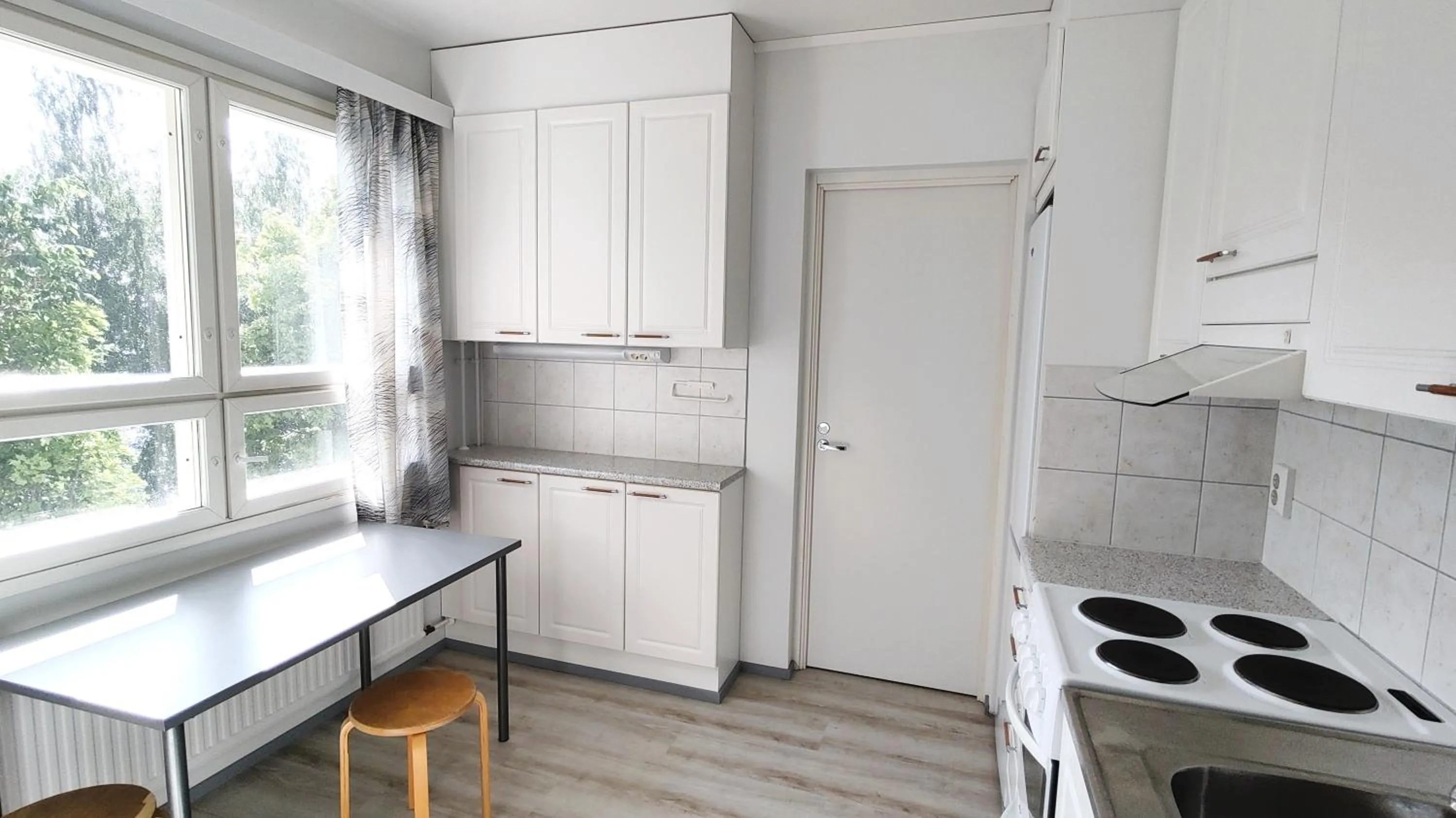 Kitchen or kitchenette in Summer Hotel Vuorilinna