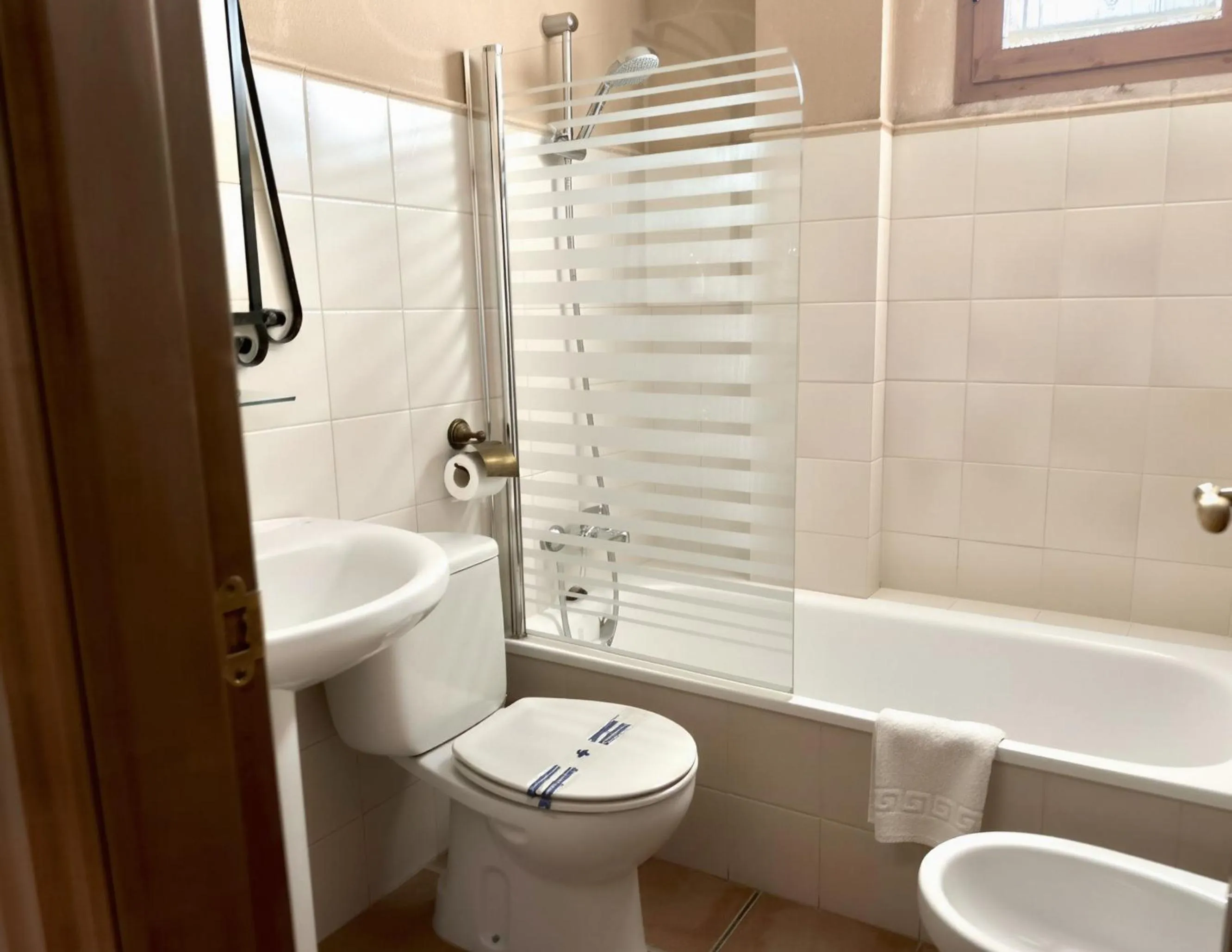 Toilet in Apartamentos Valle del Guadalquivir