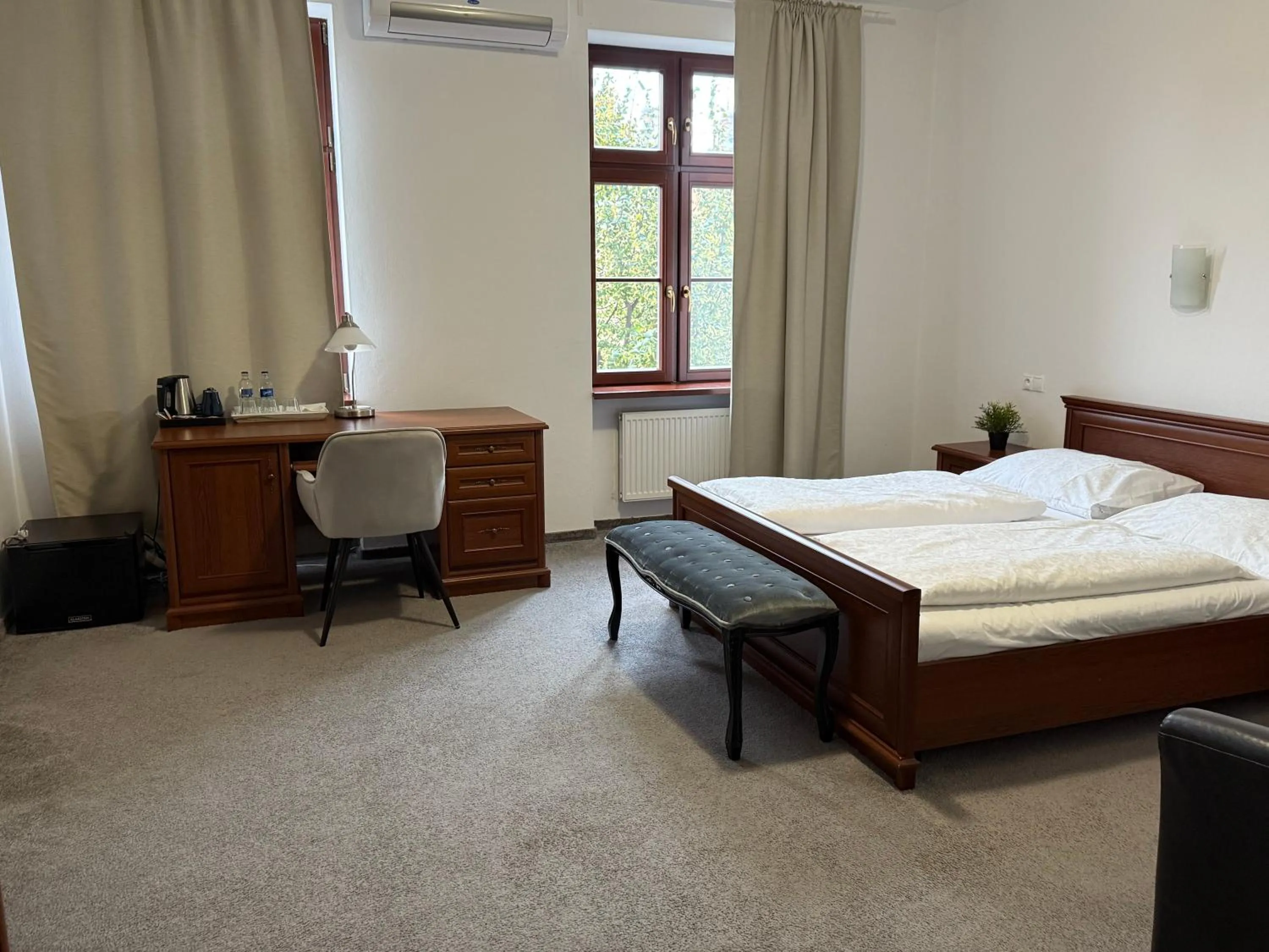 TV and multimedia, Bed in Saint Michael - Garni Hotel