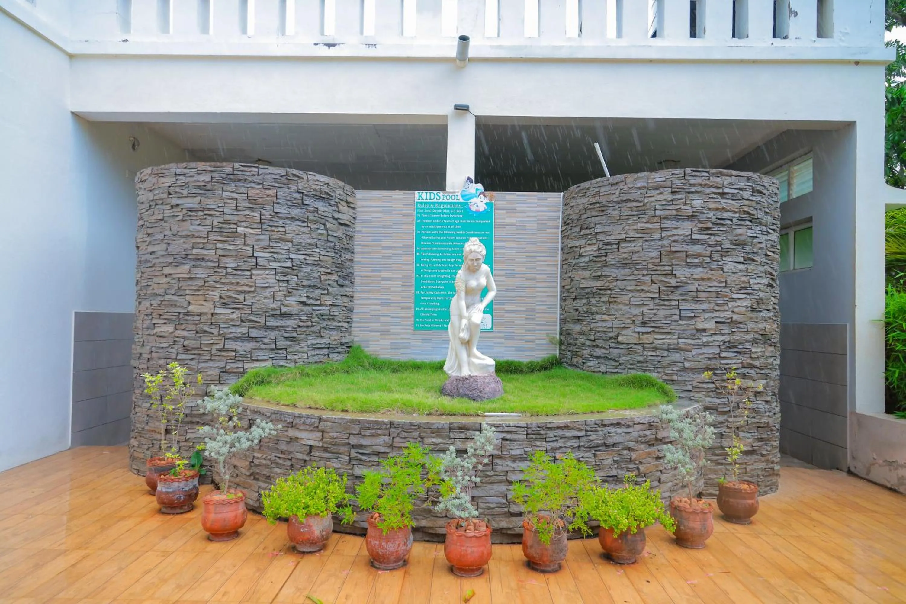 Swimming pool in Mount Retreat Resorts - Madurai