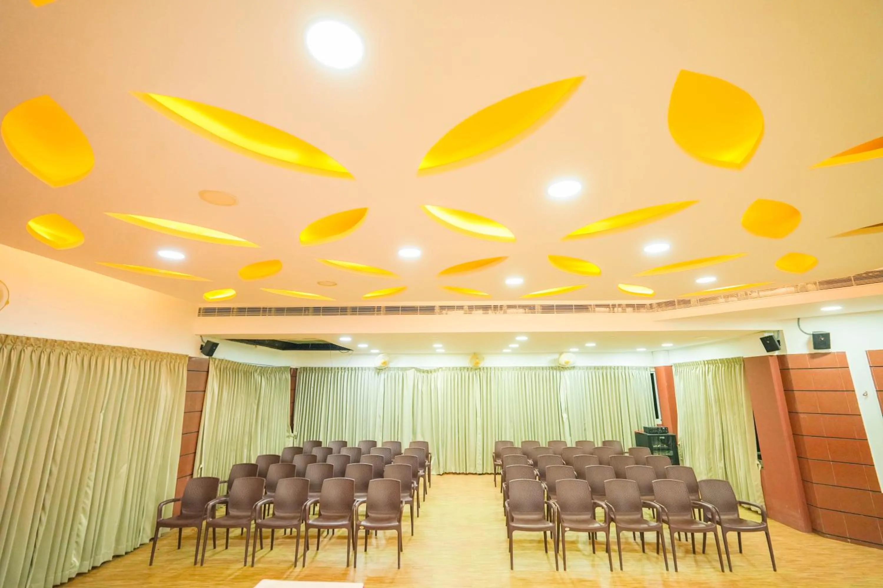 Banquet/Function facilities in Mount Retreat Resorts - Madurai