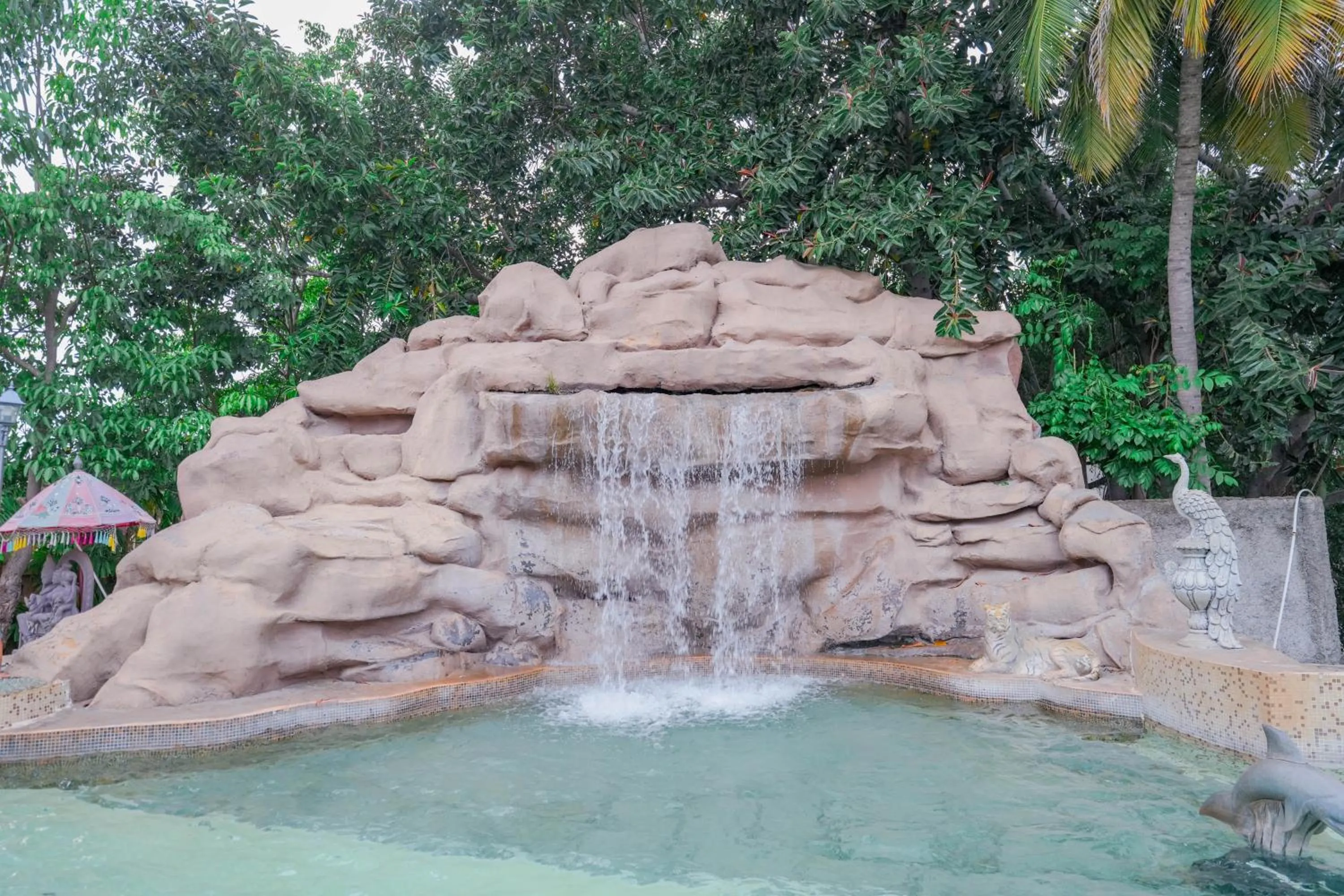 Swimming pool in Mount Retreat Resorts - Madurai