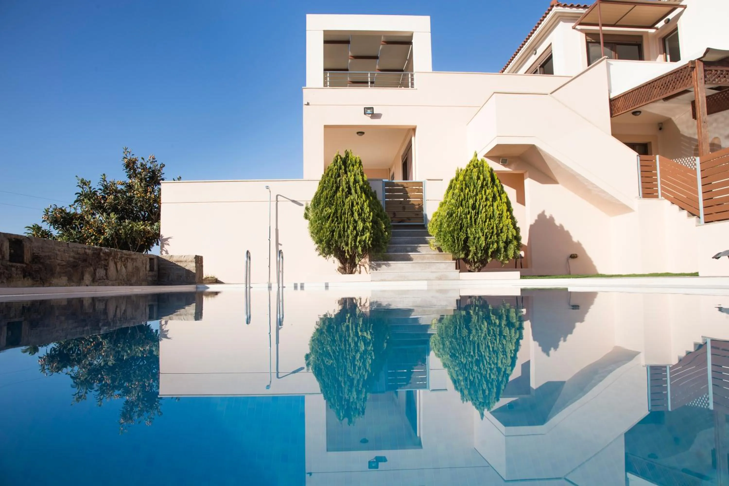 Swimming pool in Villa Saint George