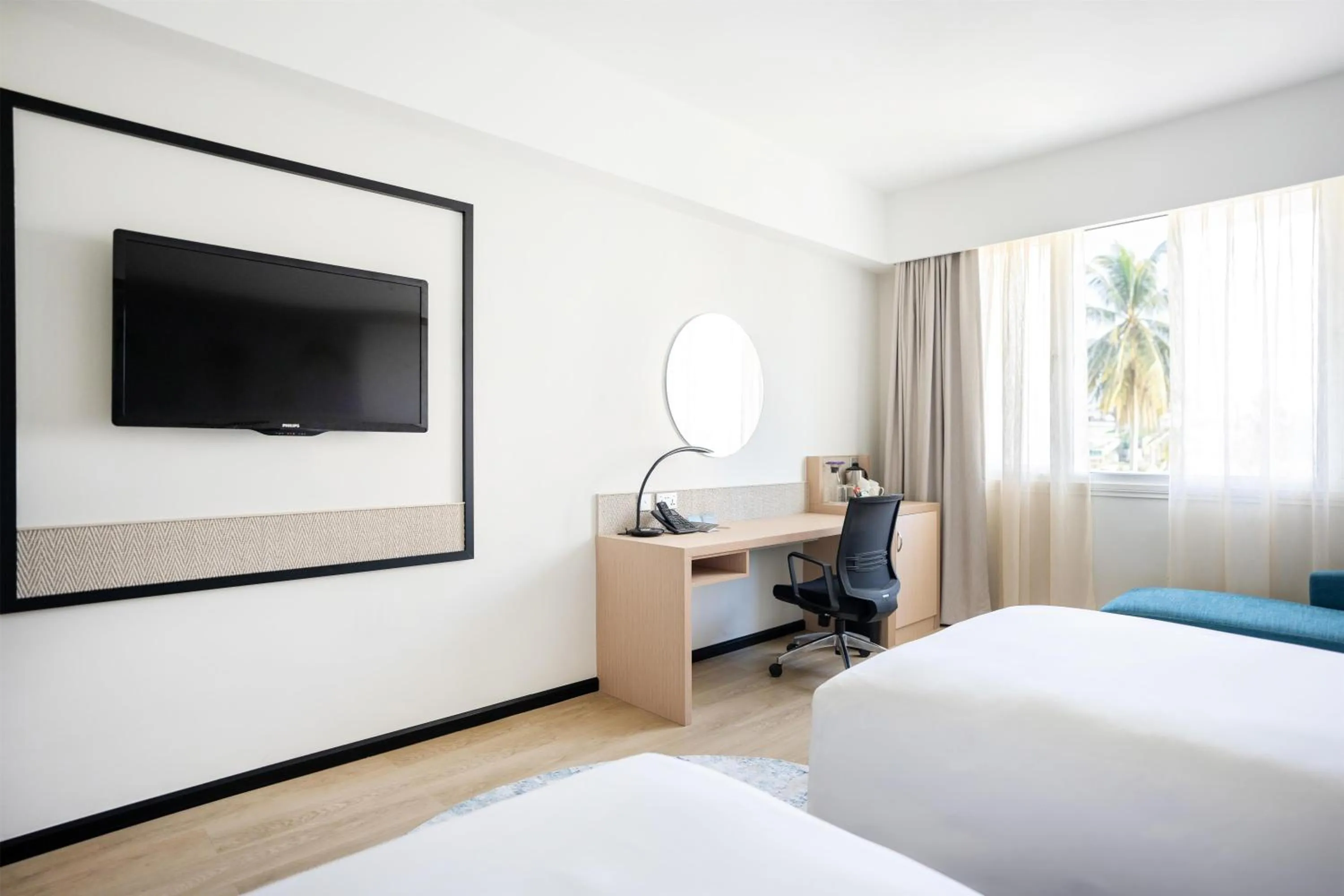 Bedroom, Bed in Radisson Hotel Brunei Darussalam