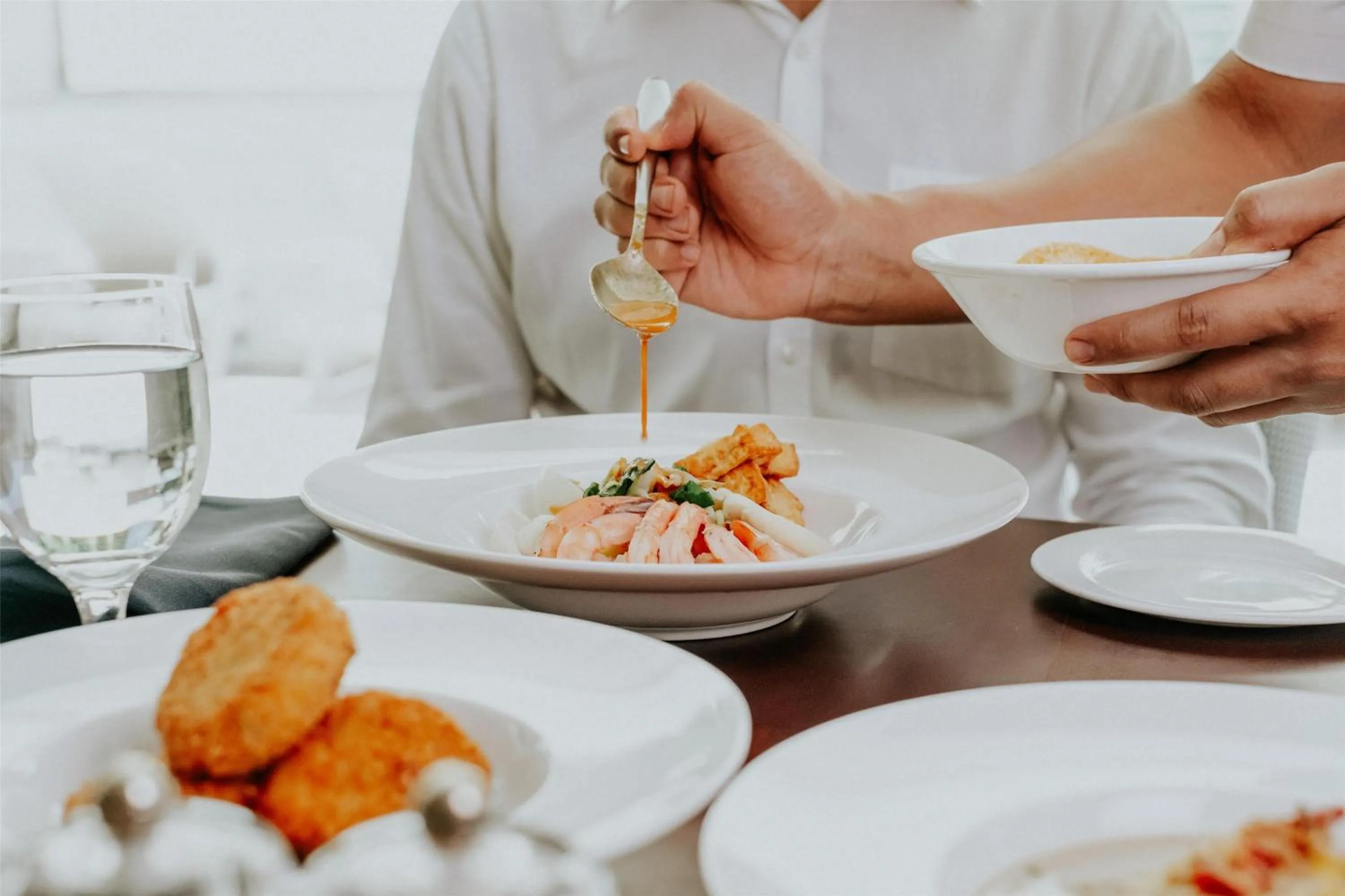 Restaurant/places to eat in Radisson Hotel Brunei Darussalam