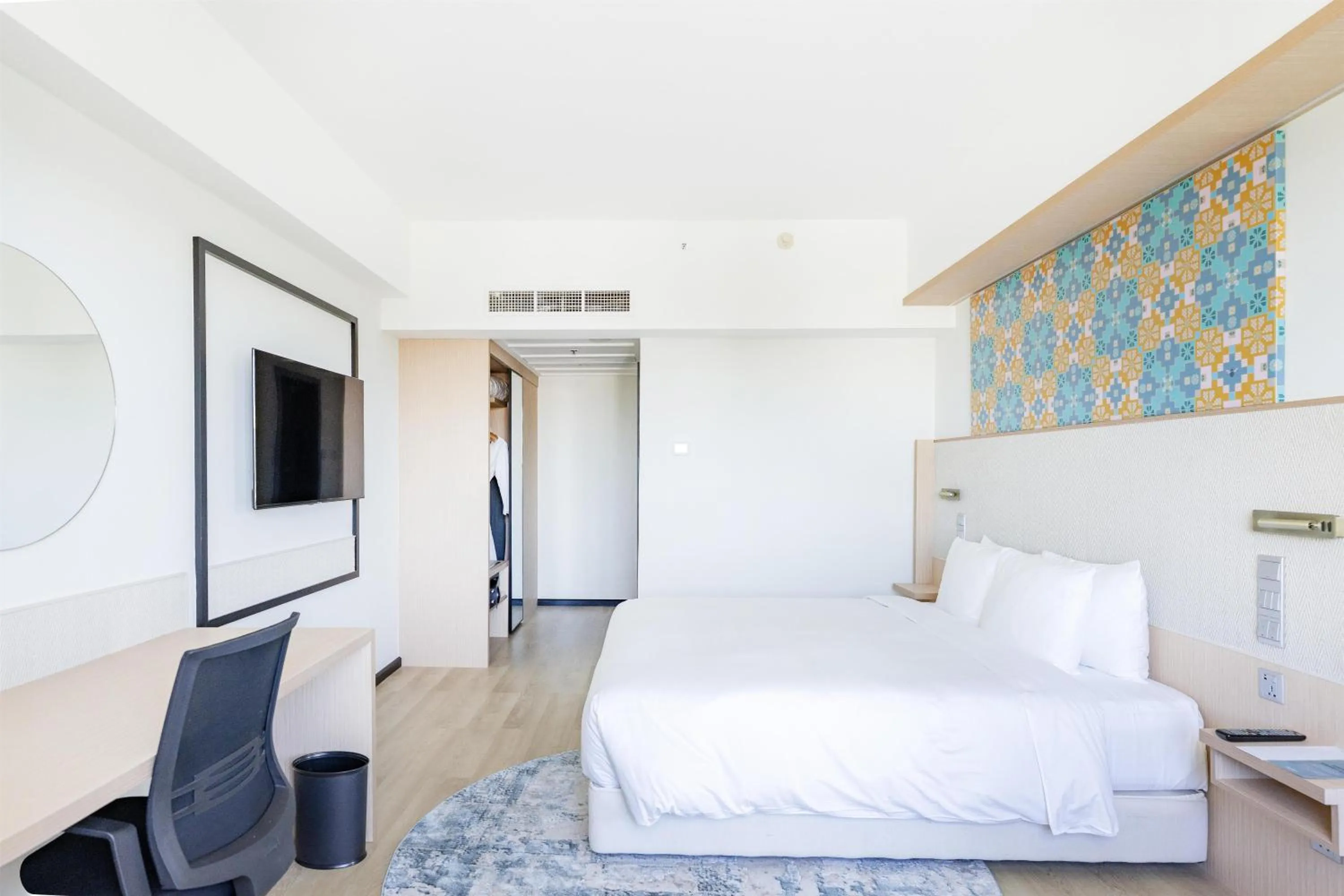 Photo of the whole room, Bed in Radisson Hotel Brunei Darussalam