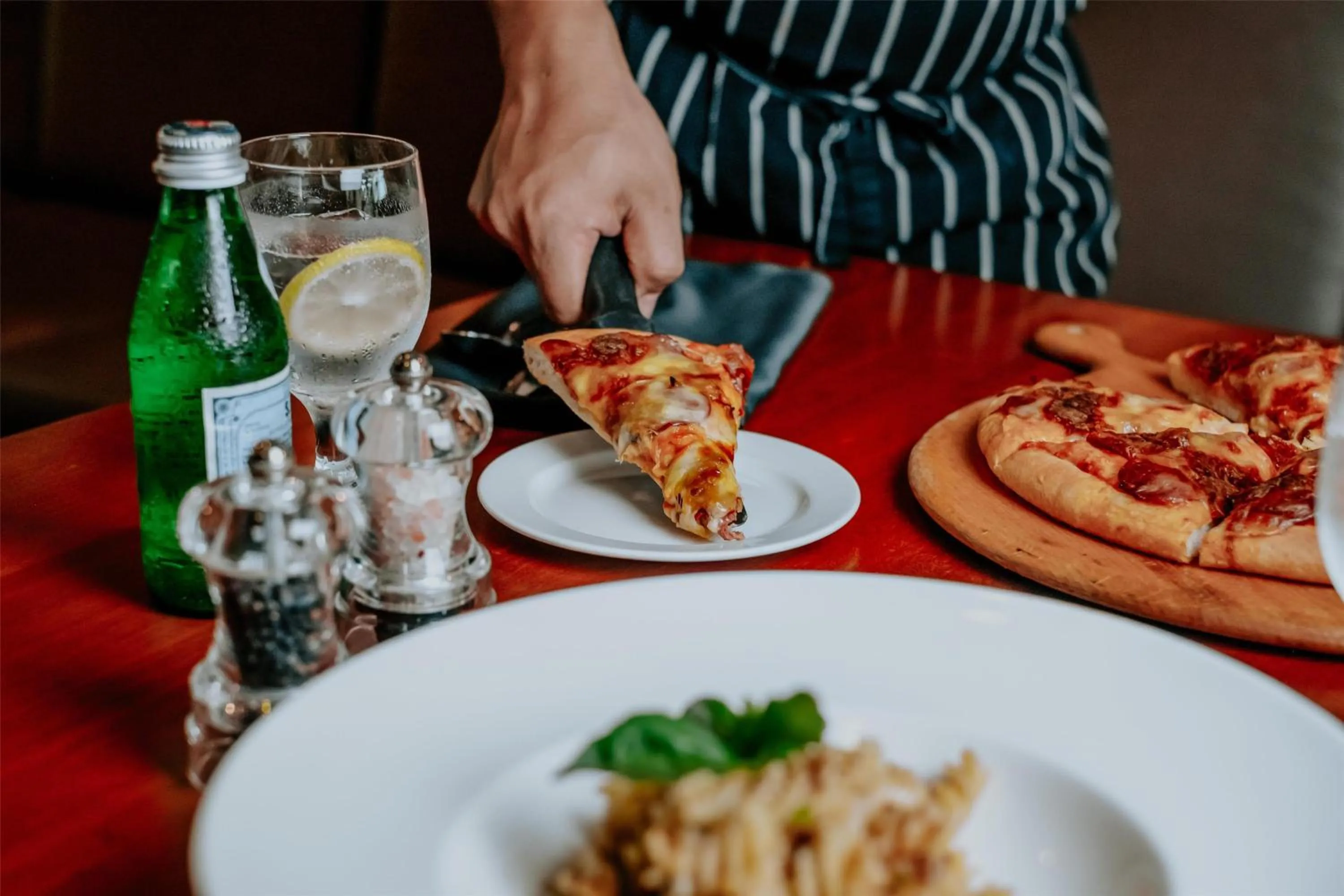 Restaurant/places to eat in Radisson Hotel Brunei Darussalam