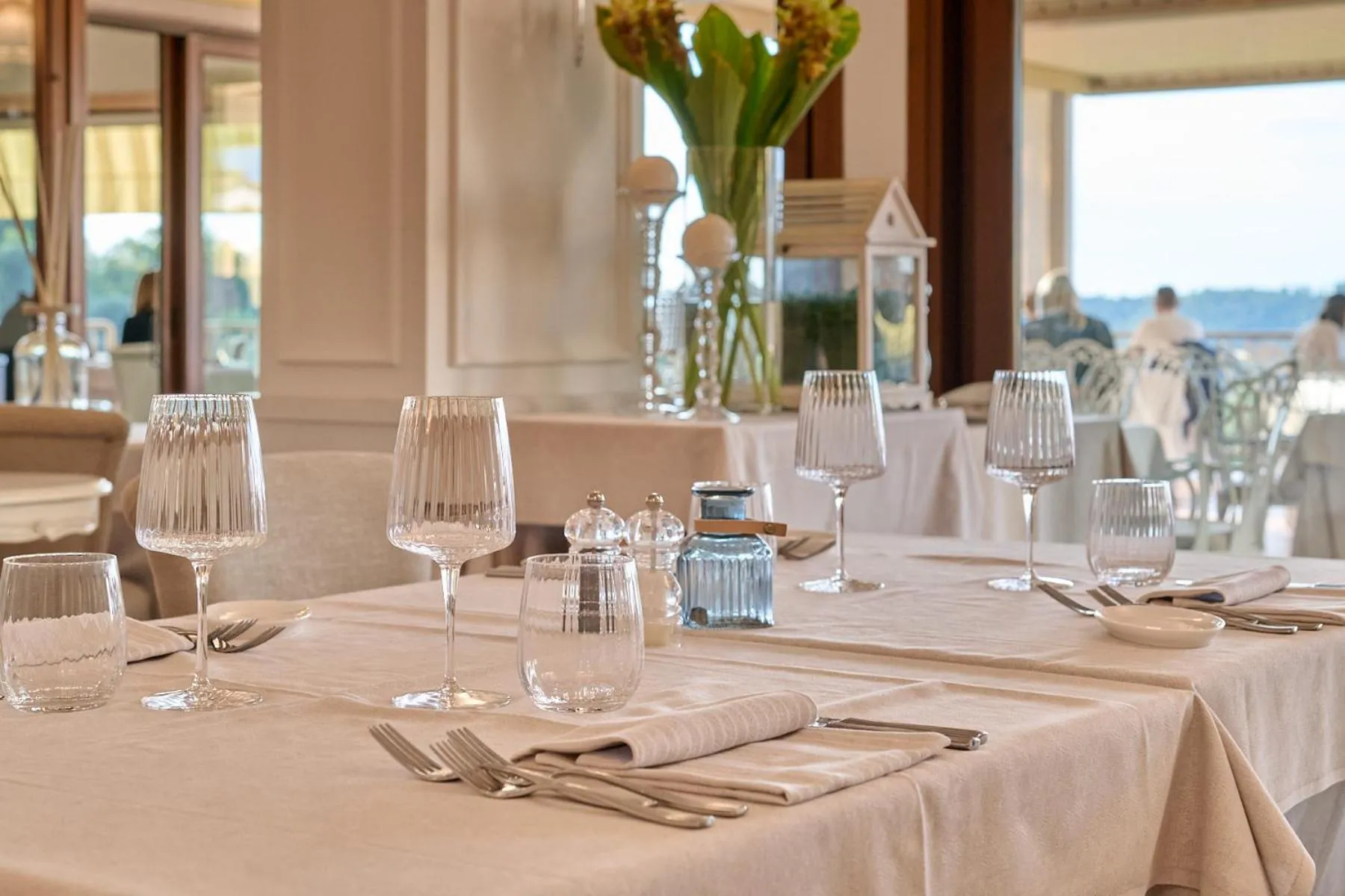 Restaurant/places to eat in Madrigale Panoramic Lifestyle & Soulful Hotel