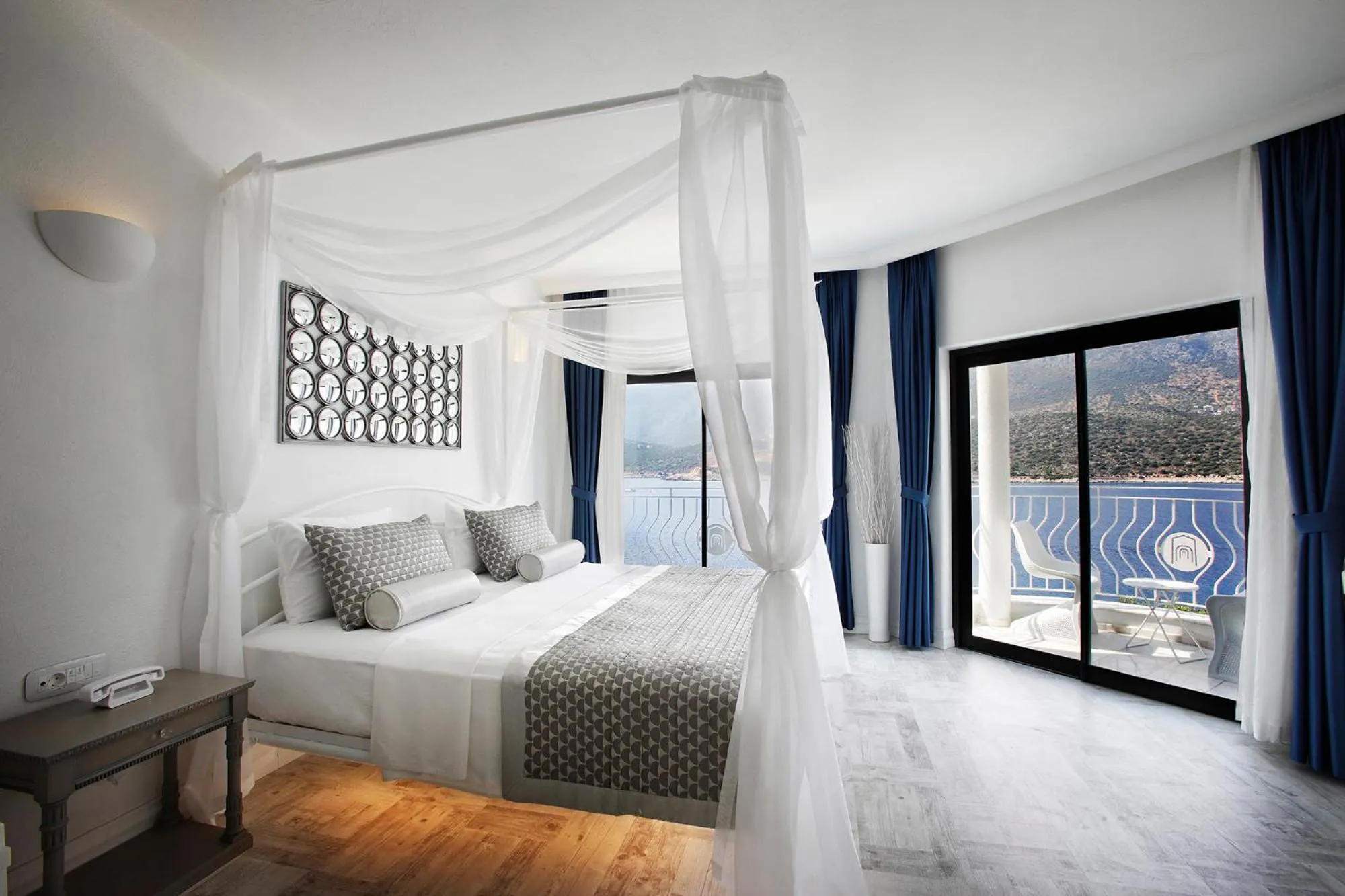 Bed in Alley Prime Hotel