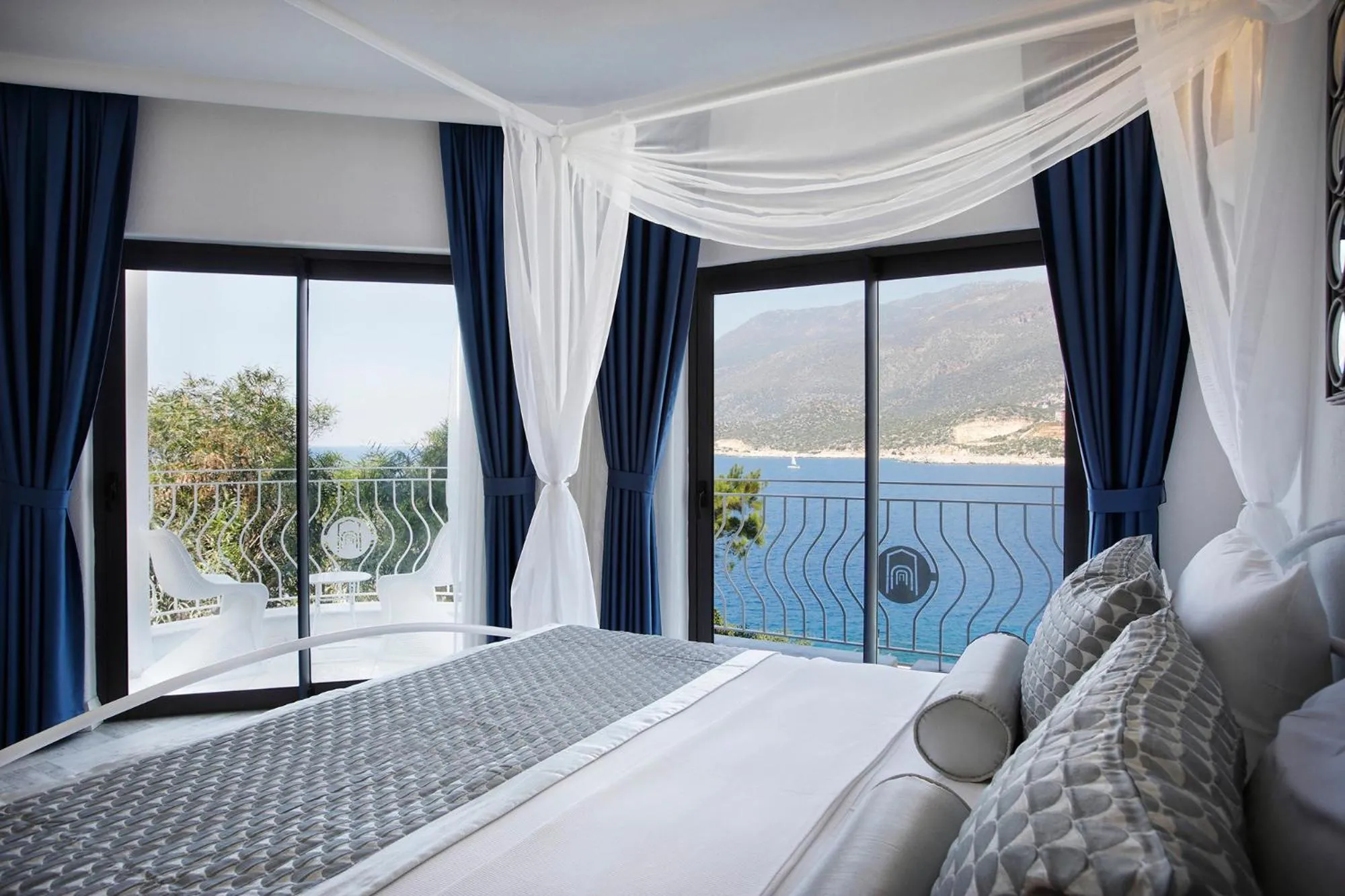 Bed in Alley Prime Hotel