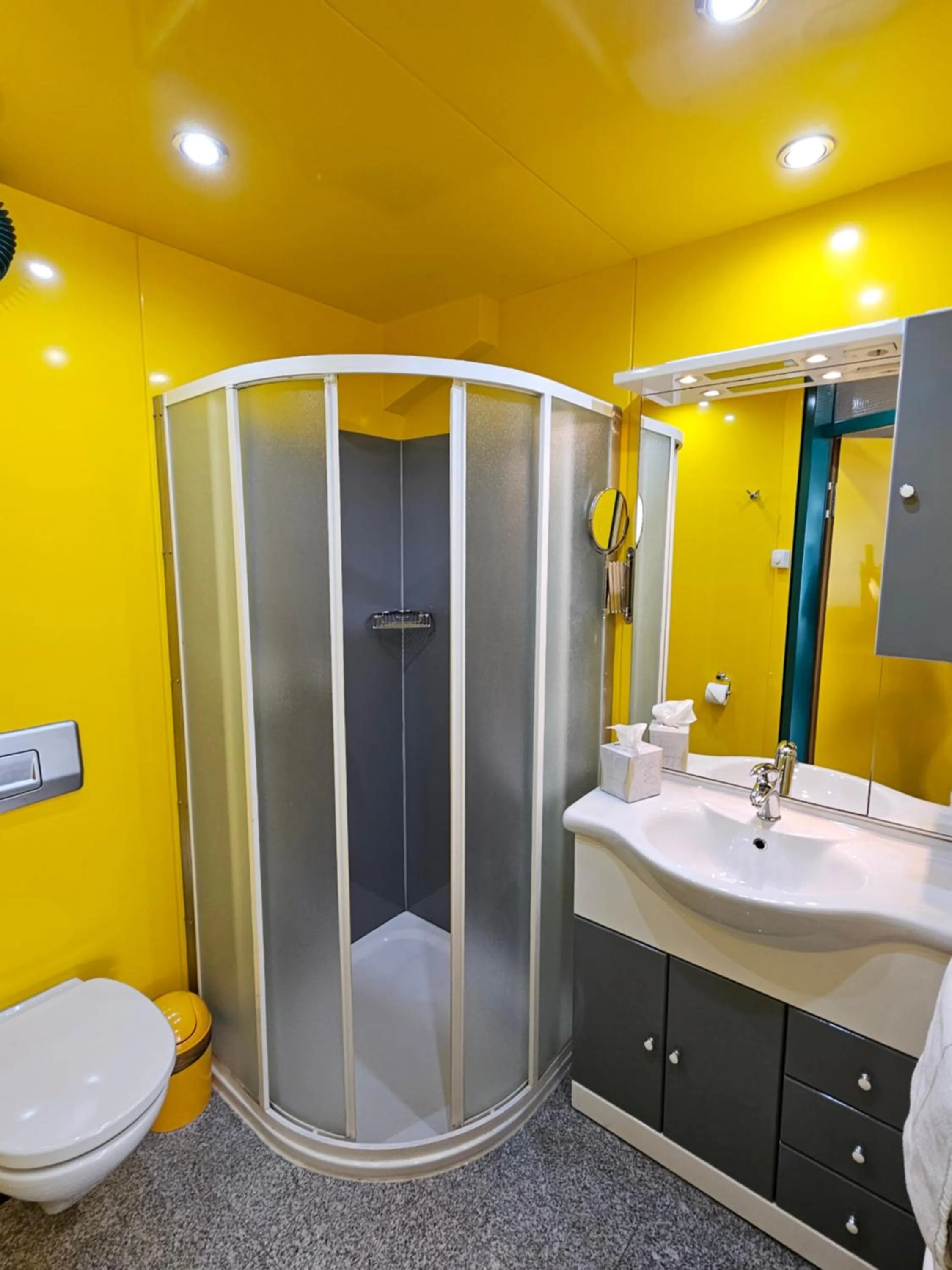 Bathroom in Hotel Asperner Löwe