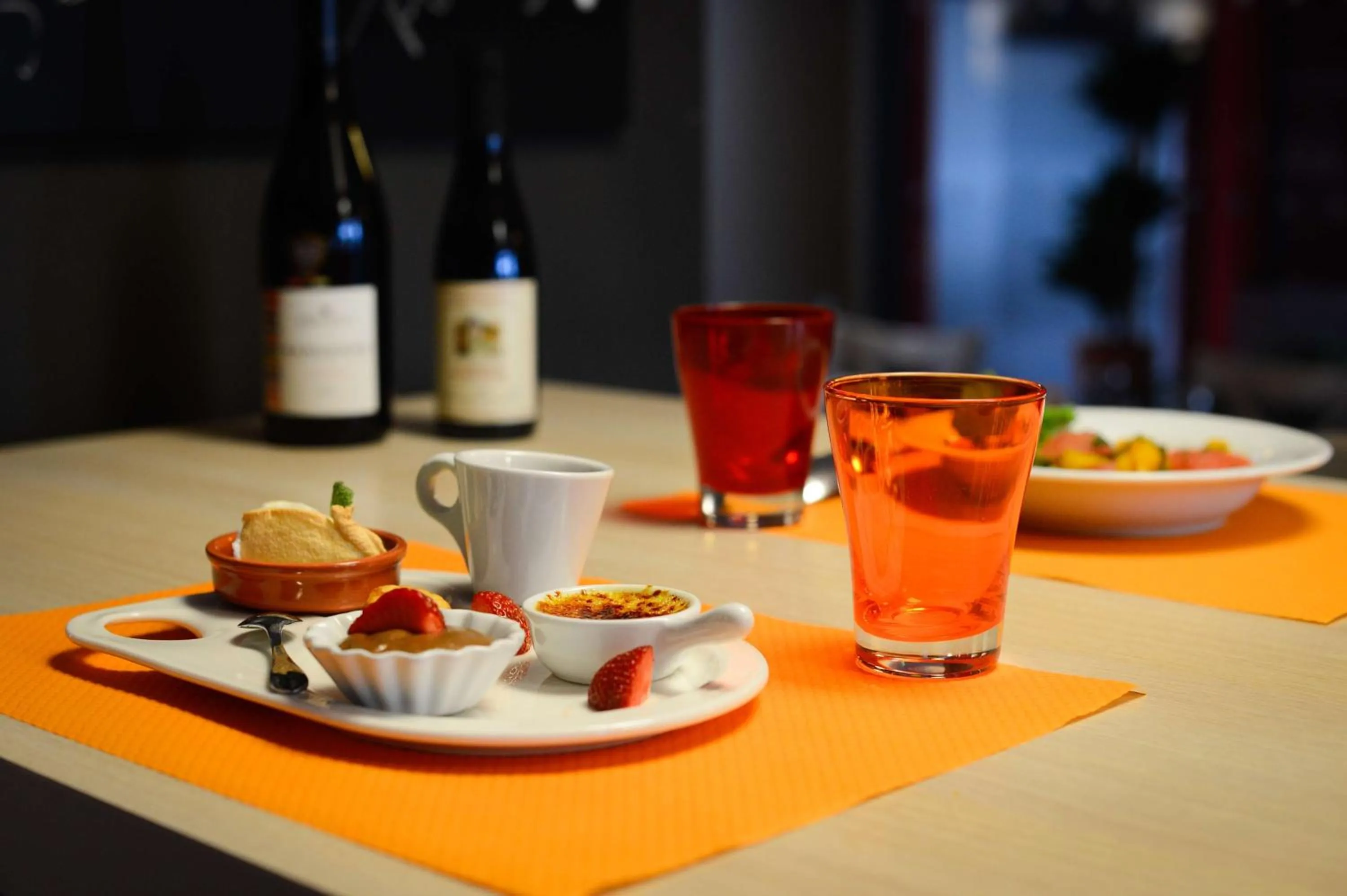 Food and drinks in Brit Hotel Du Dauphin L'Aigle