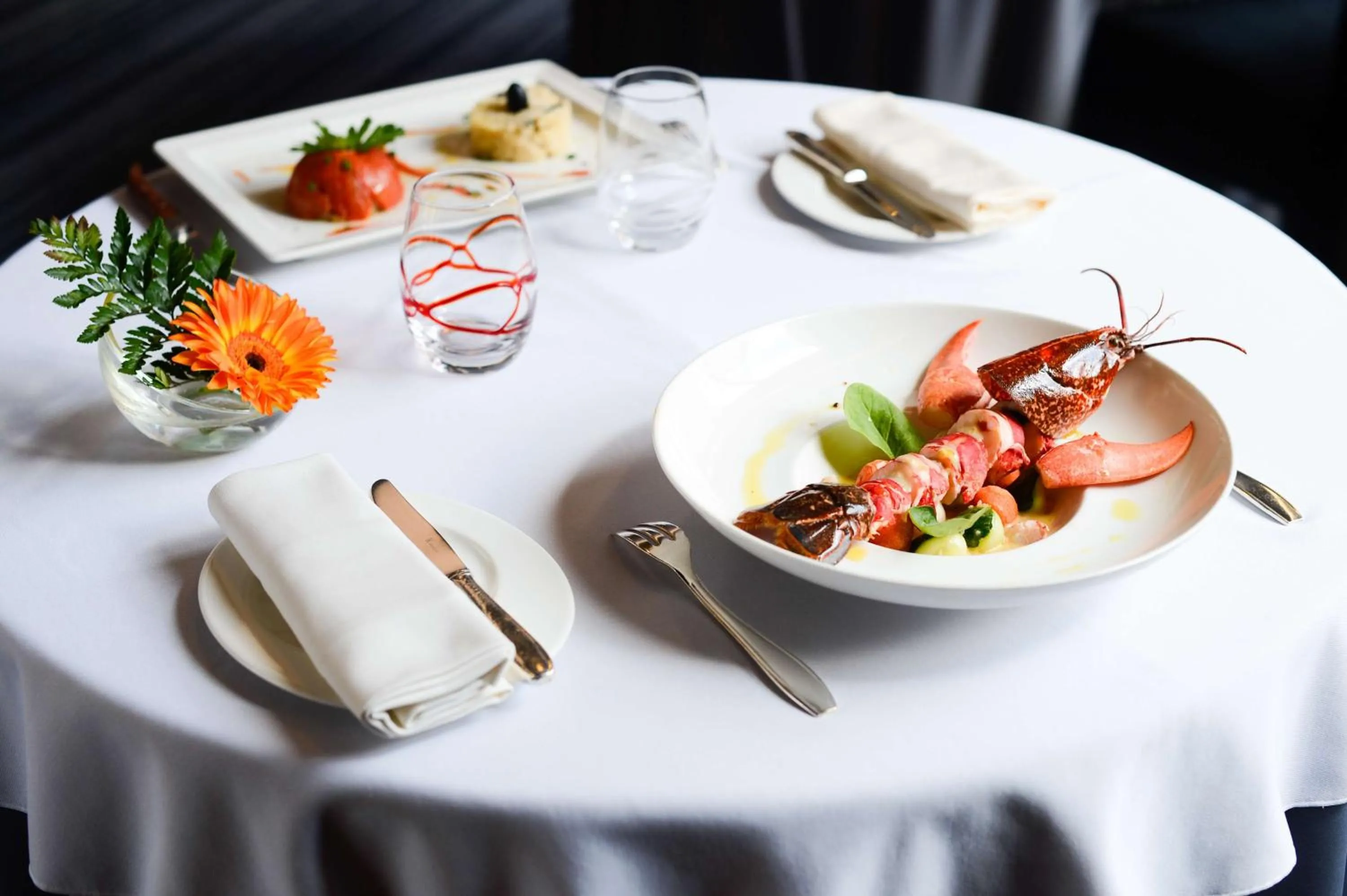 Food and drinks in Brit Hotel Du Dauphin L'Aigle