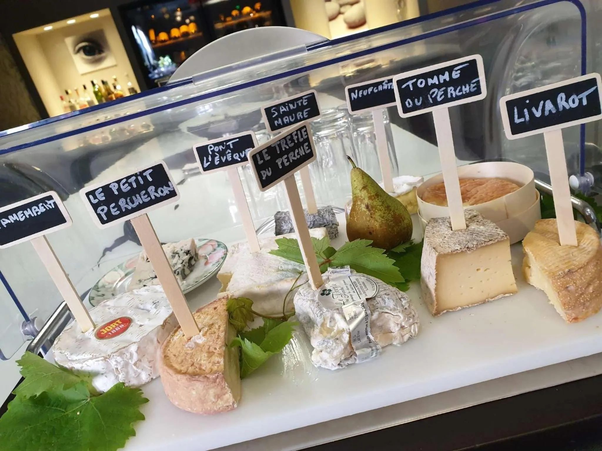 Food and drinks in Brit Hotel Du Dauphin L'Aigle