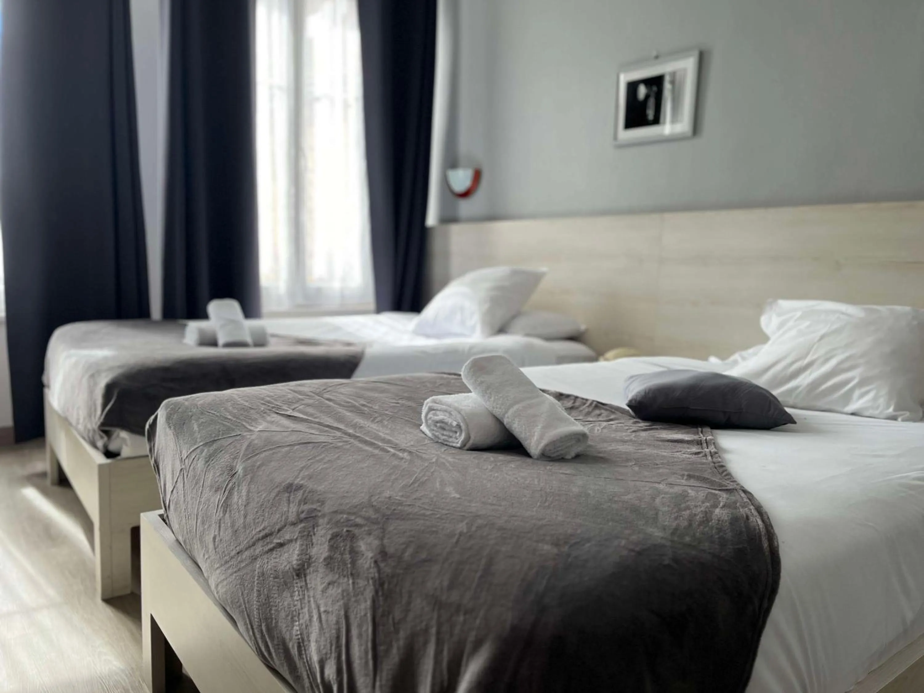 Bedroom, Bed in Brit Hotel Du Dauphin L'Aigle