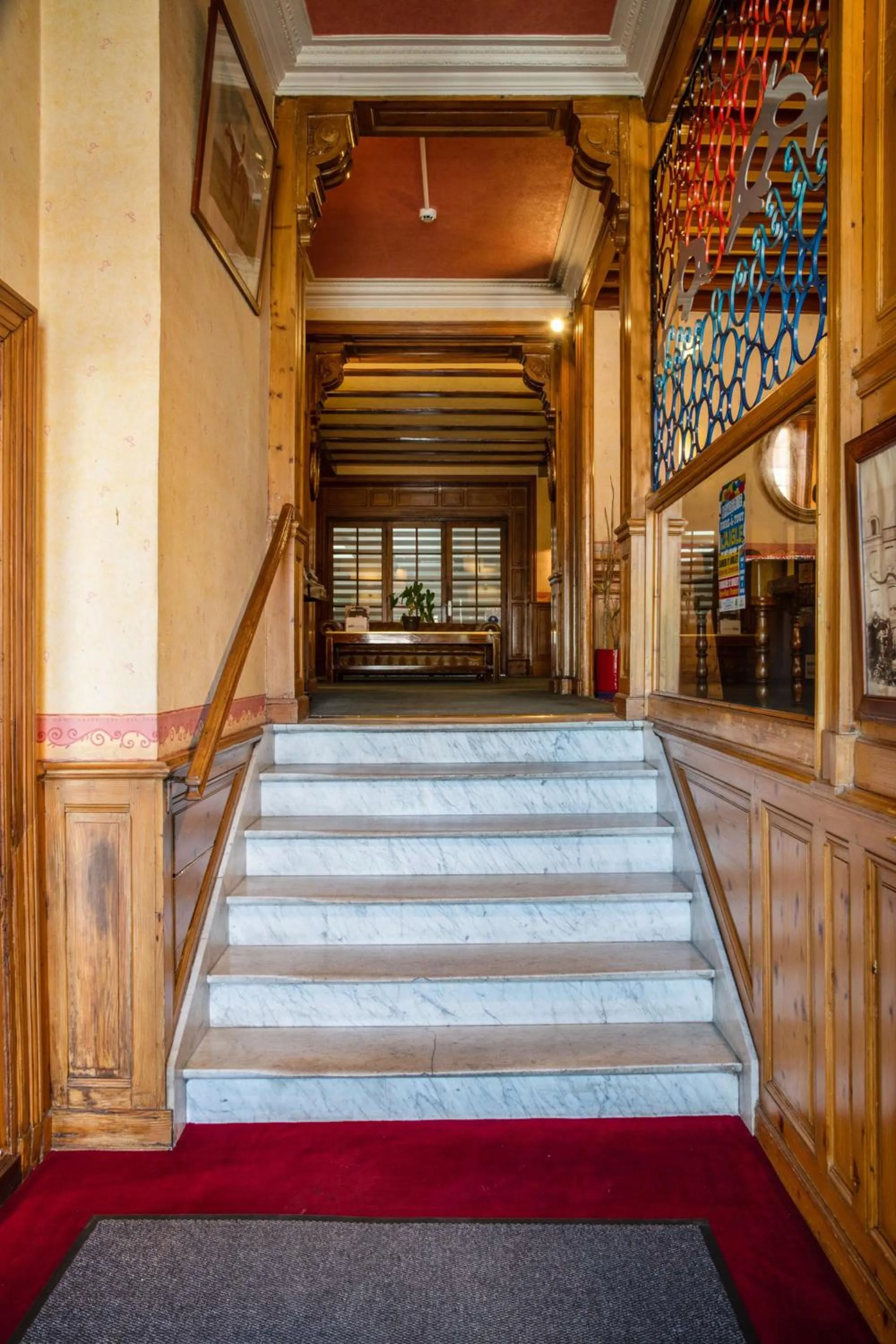 Lobby or reception in Brit Hotel Du Dauphin L'Aigle