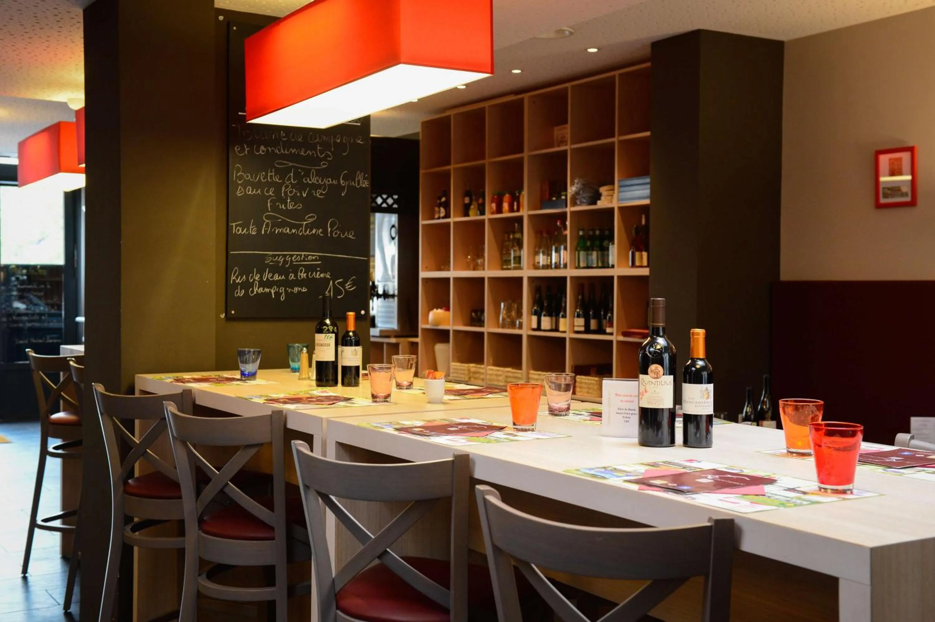 Restaurant/places to eat in Brit Hotel Du Dauphin L'Aigle