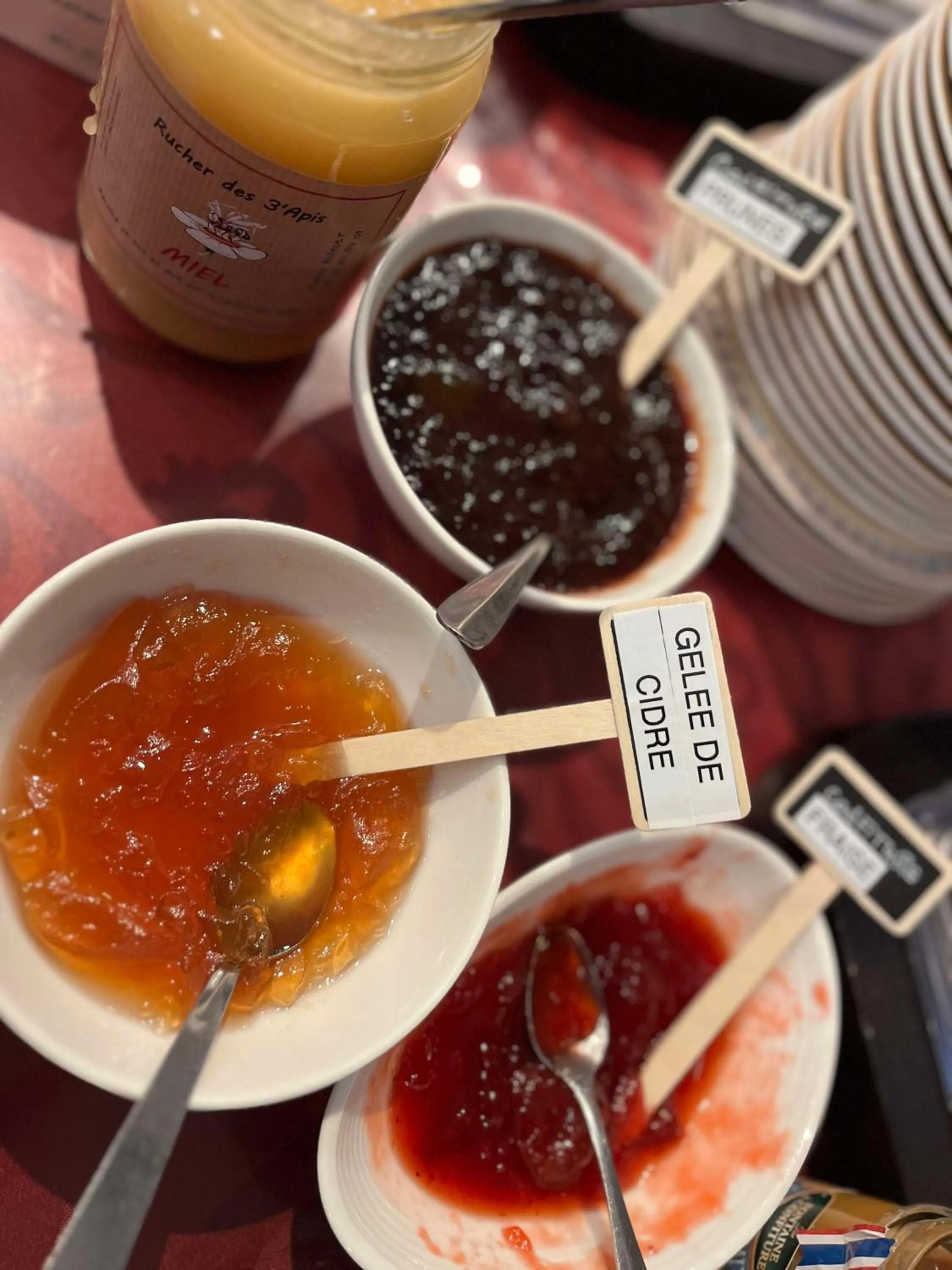 Food and drinks in Brit Hotel Du Dauphin L'Aigle