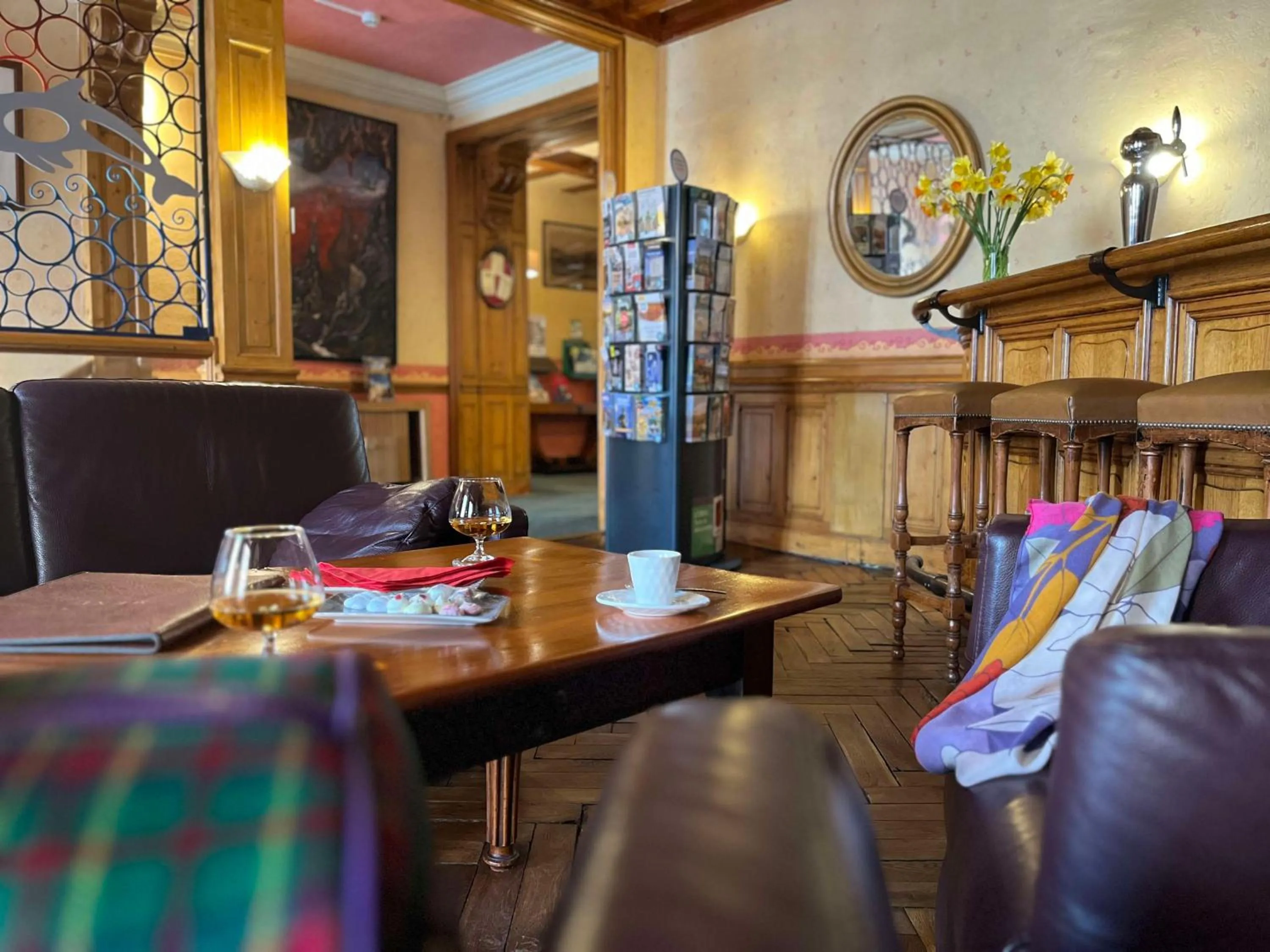 Lounge or bar in Brit Hotel Du Dauphin L'Aigle