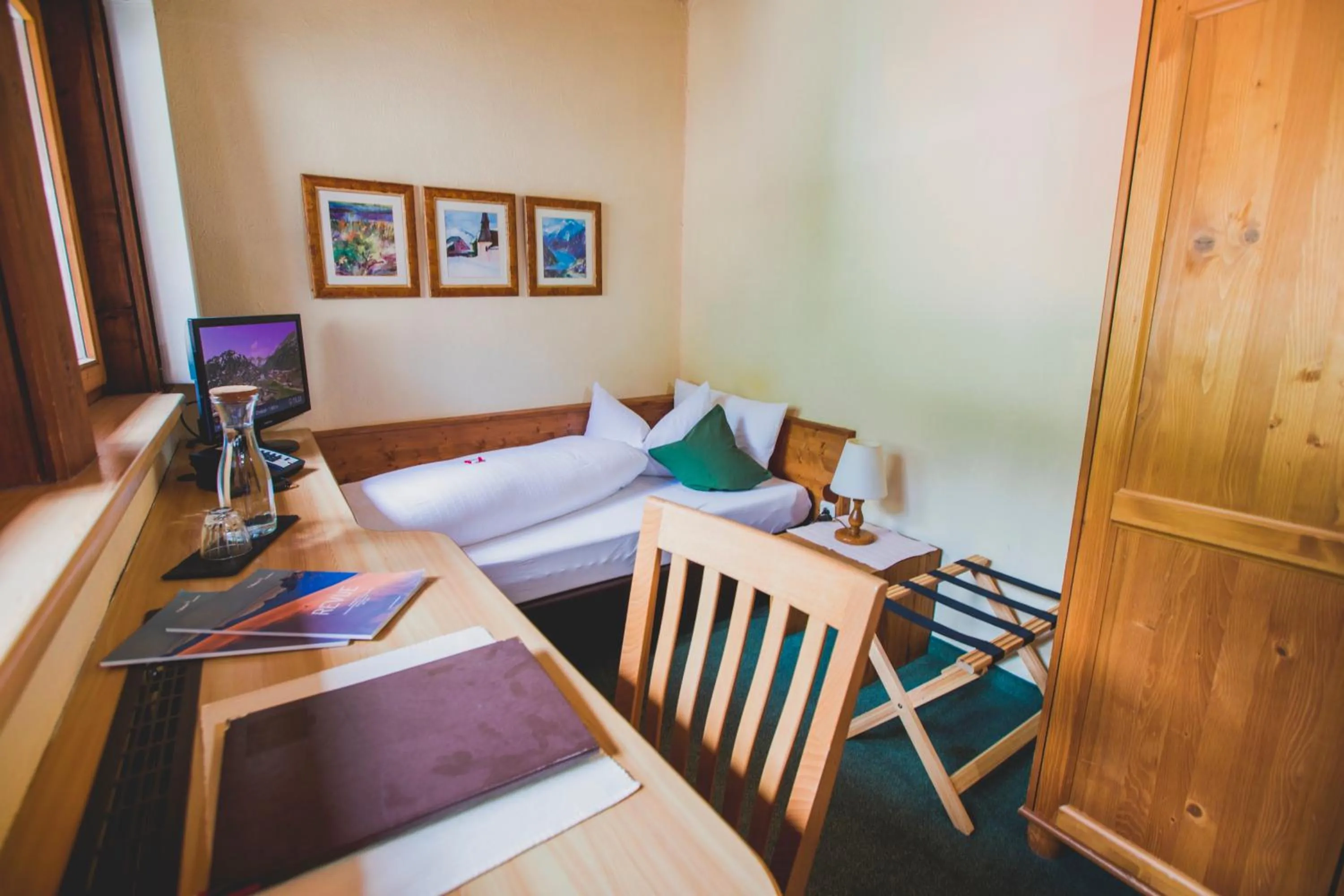 Photo of the whole room, Bed in Hotel Montfort
