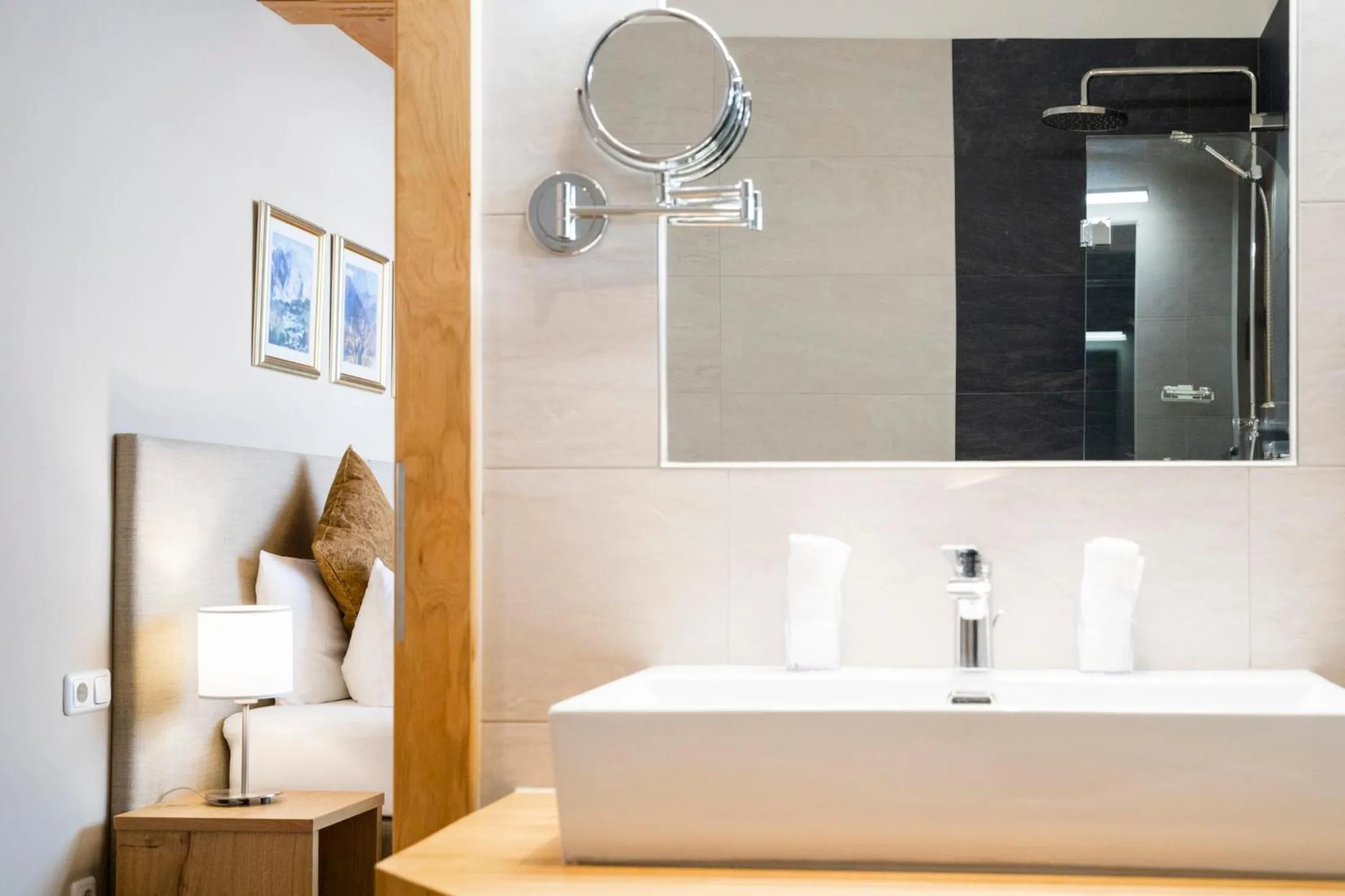 Bathroom in Hotel Montfort