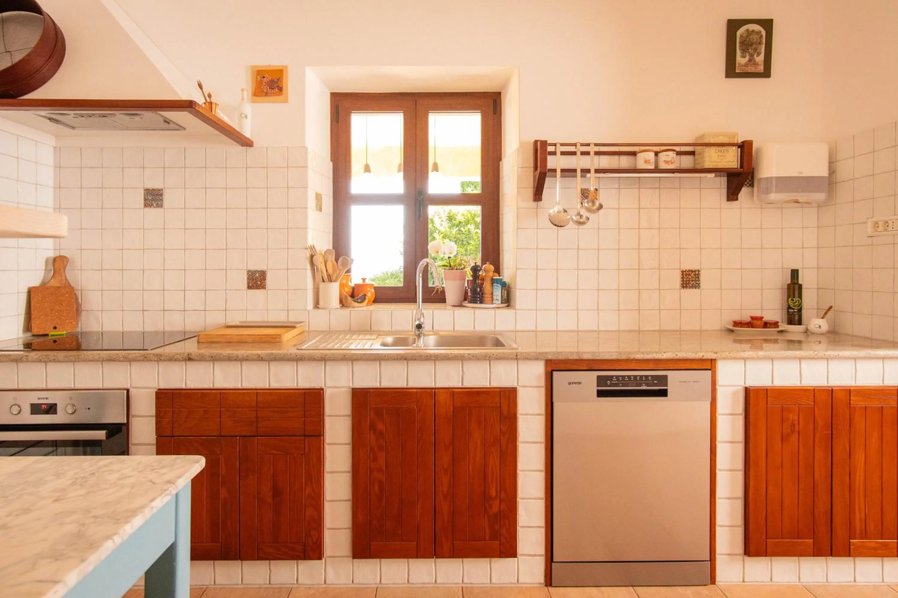 Kitchen or kitchenette in Med oljkami Apartment