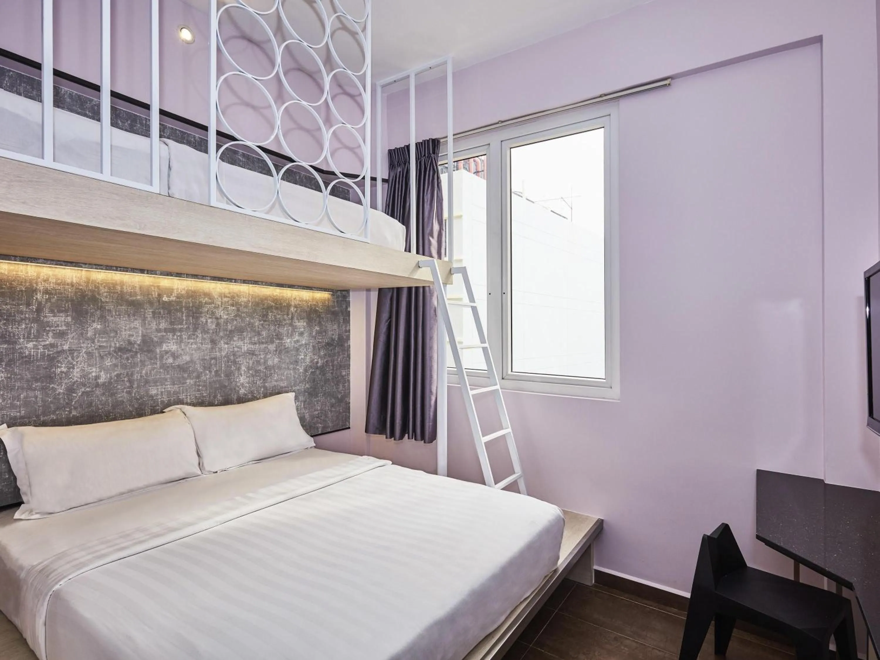 Bedroom, Bed in ibis budget Singapore Pearl