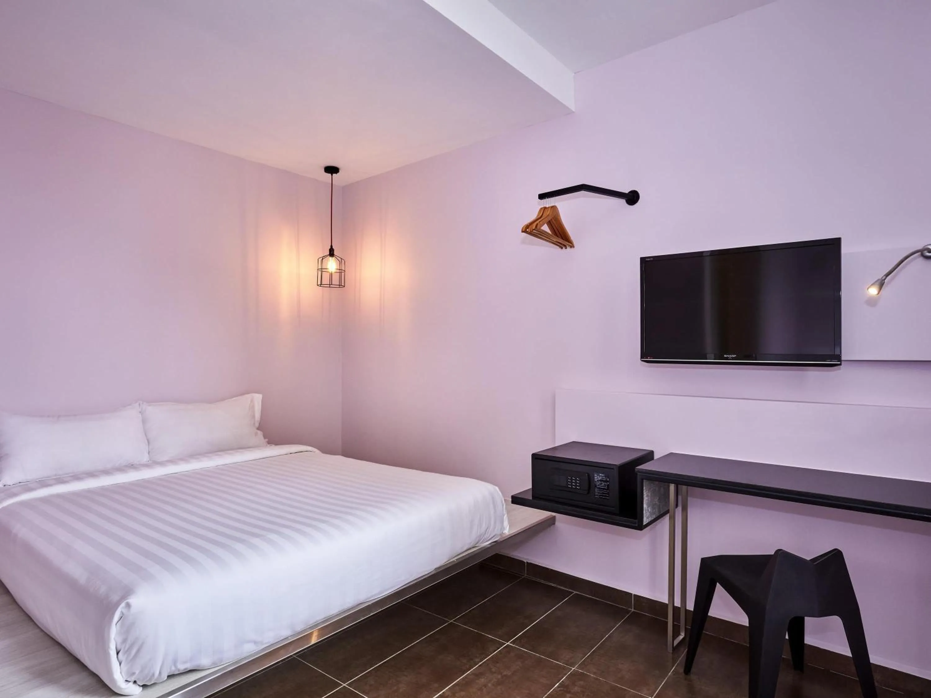 Bedroom, Bed in ibis budget Singapore Pearl