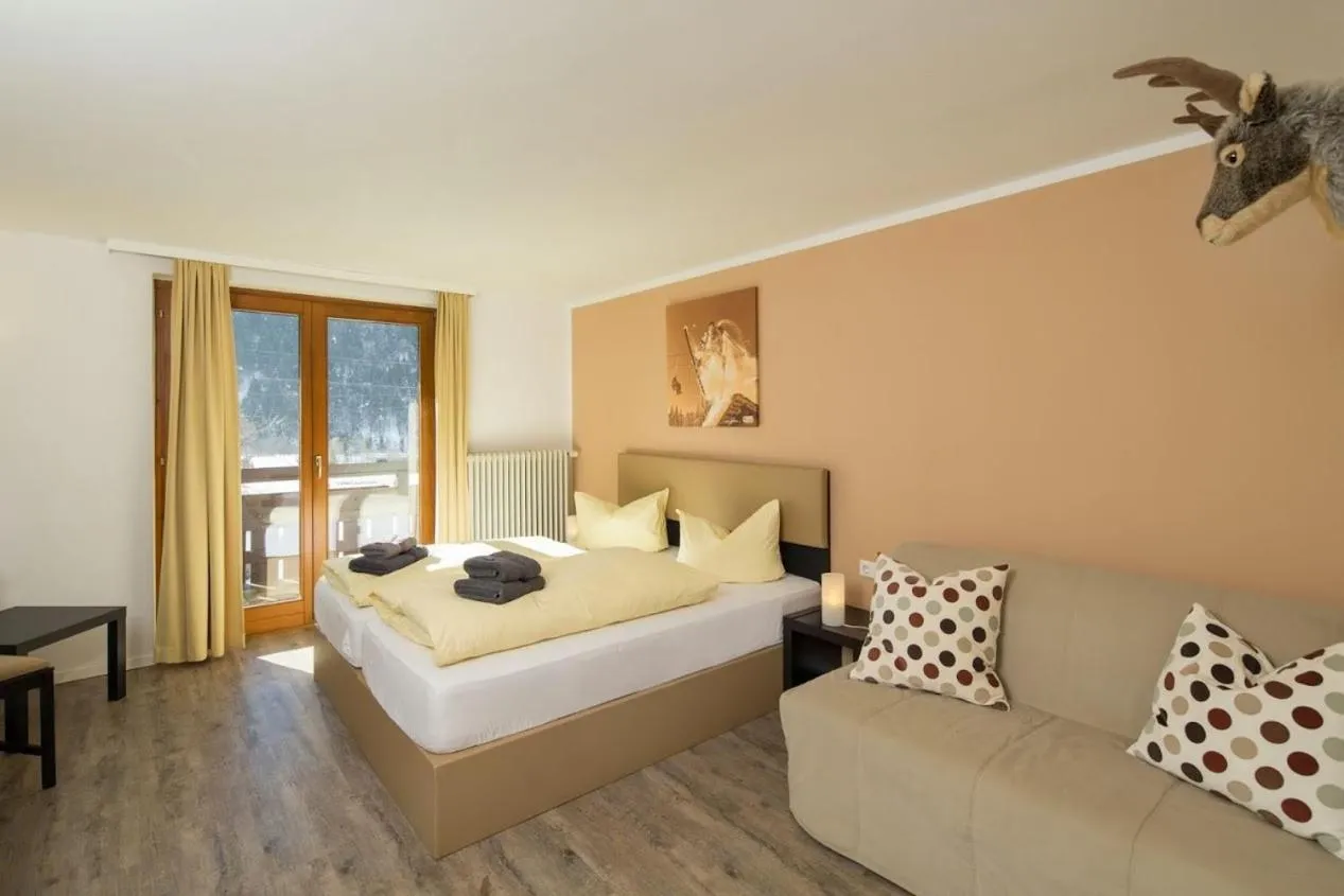 Photo of the whole room, Bed in T3 Gasthof Spullersee