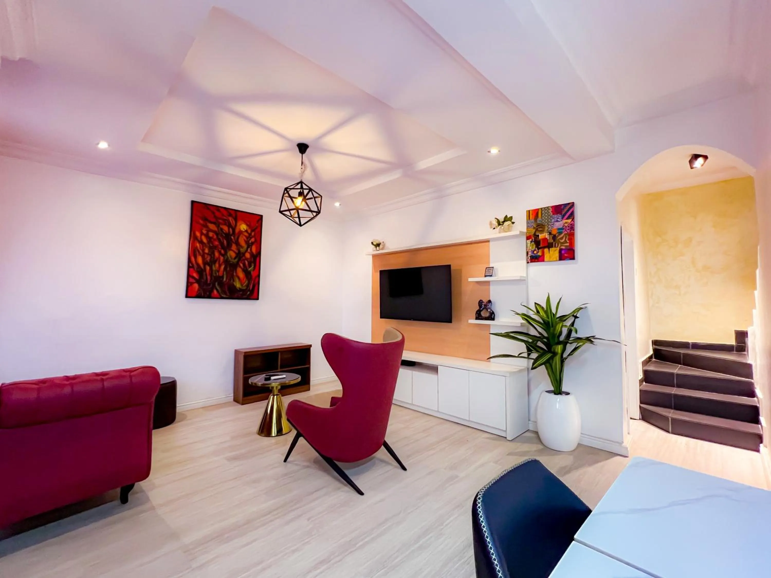 TV and multimedia in Box Residence Hotel