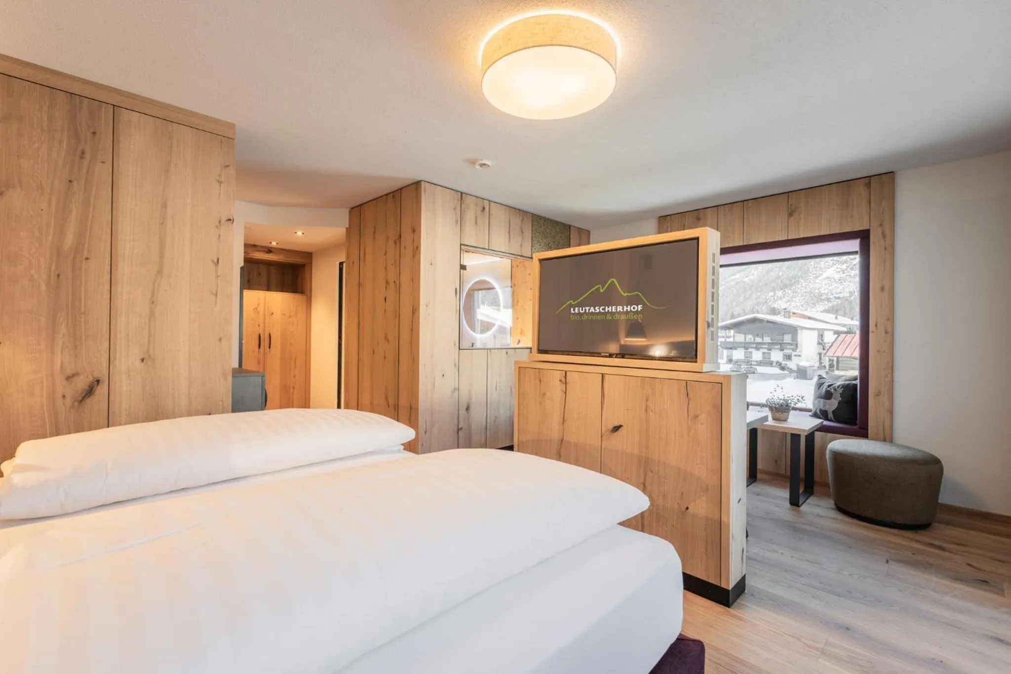 Bedroom, Bed in Biohotel Leutascherhof