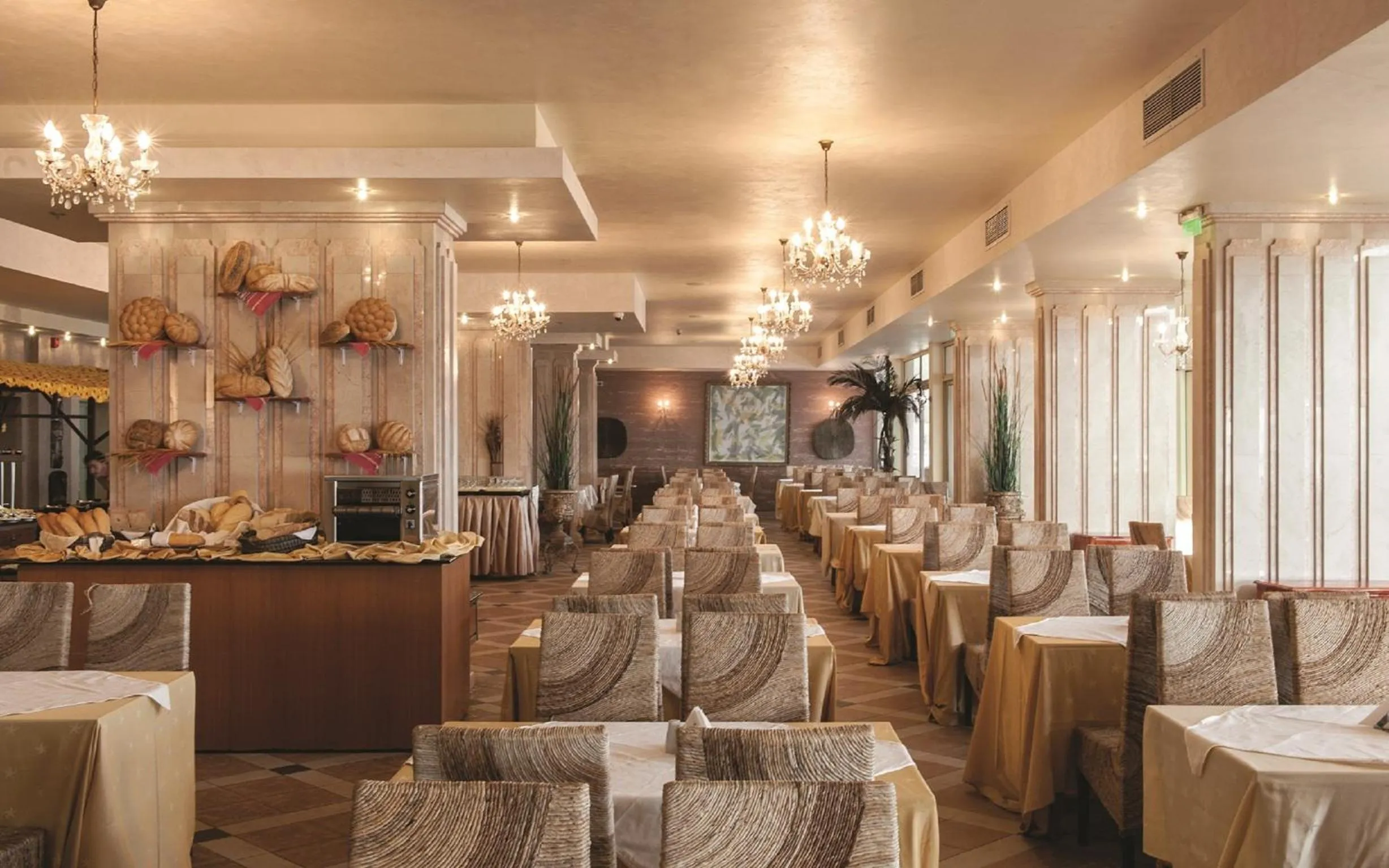 Restaurant/places to eat in Royal Bay Hotel - All Inclusive