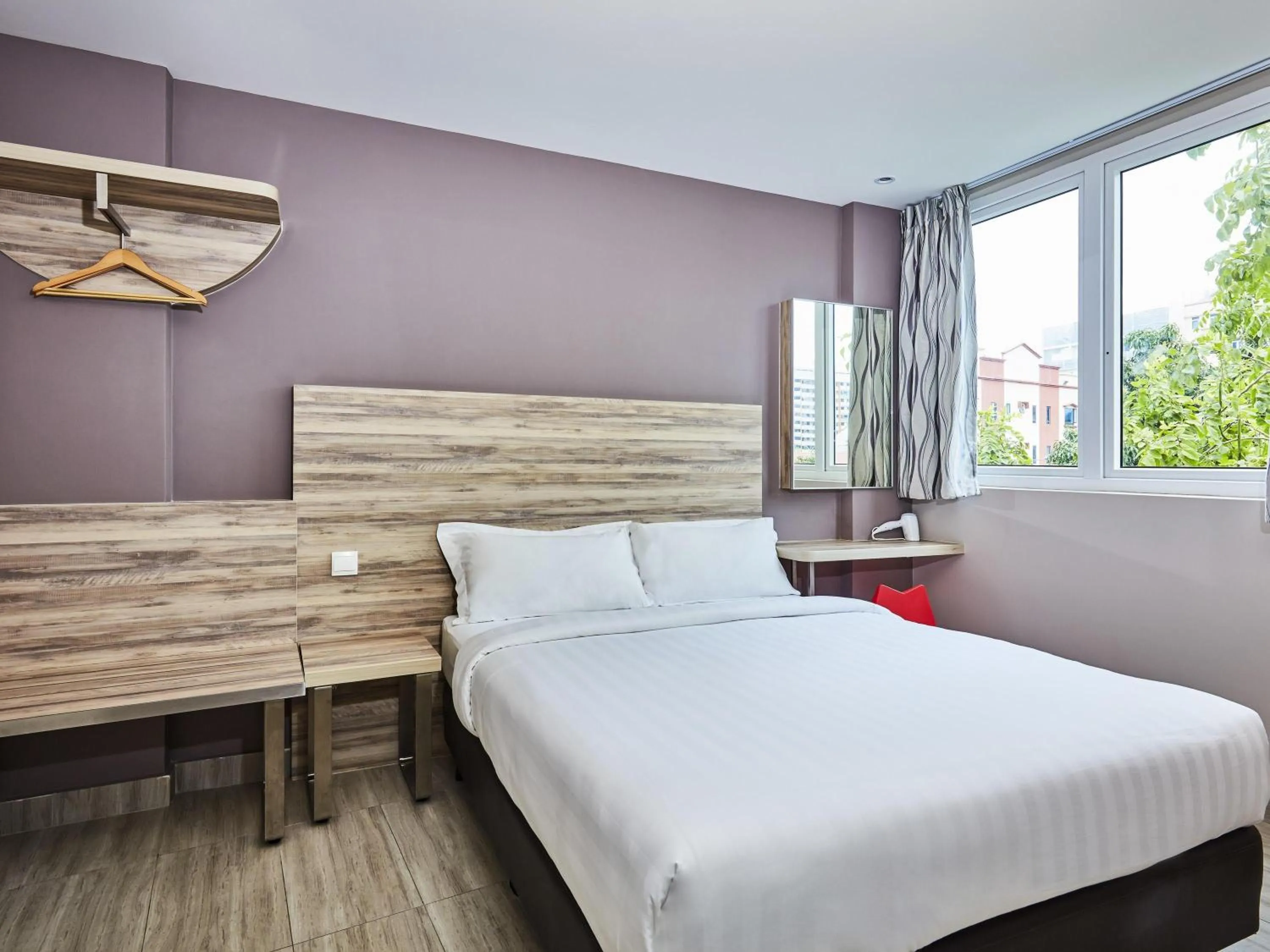 Bedroom, Bed in ibis budget Singapore Crystal