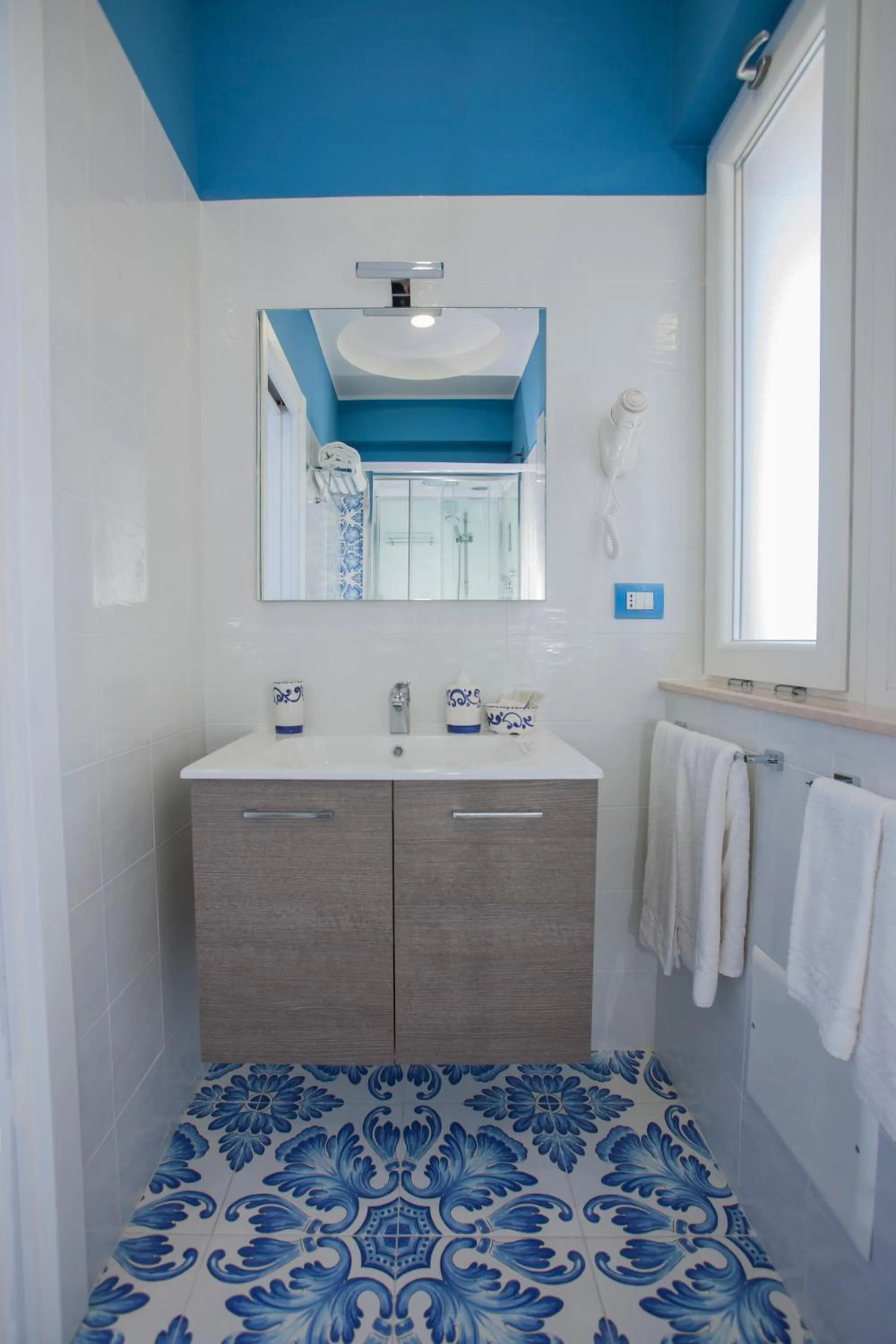 Photo of the whole room in Golfo Delle Sirene