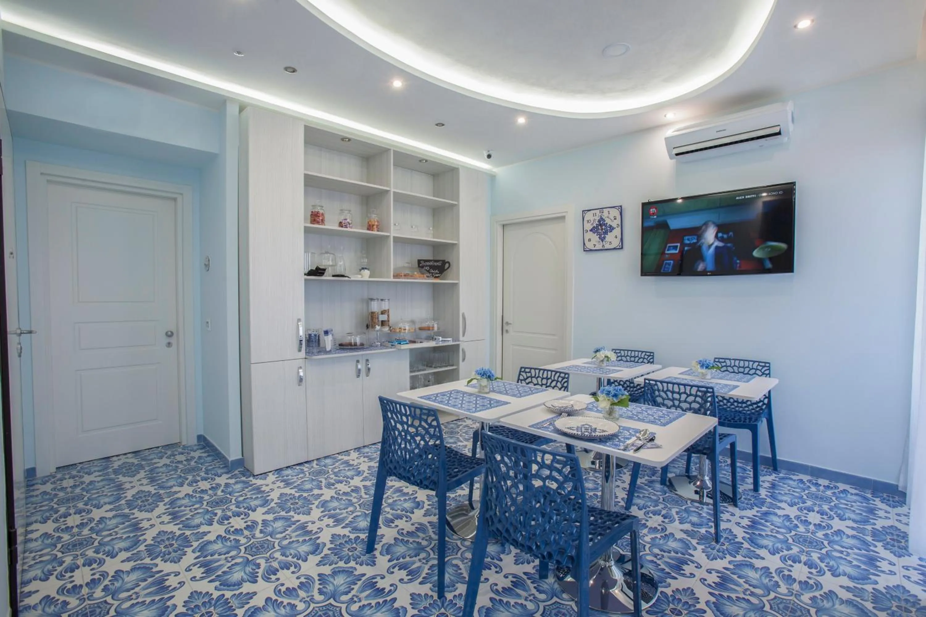 Communal lounge/ TV room in Golfo Delle Sirene