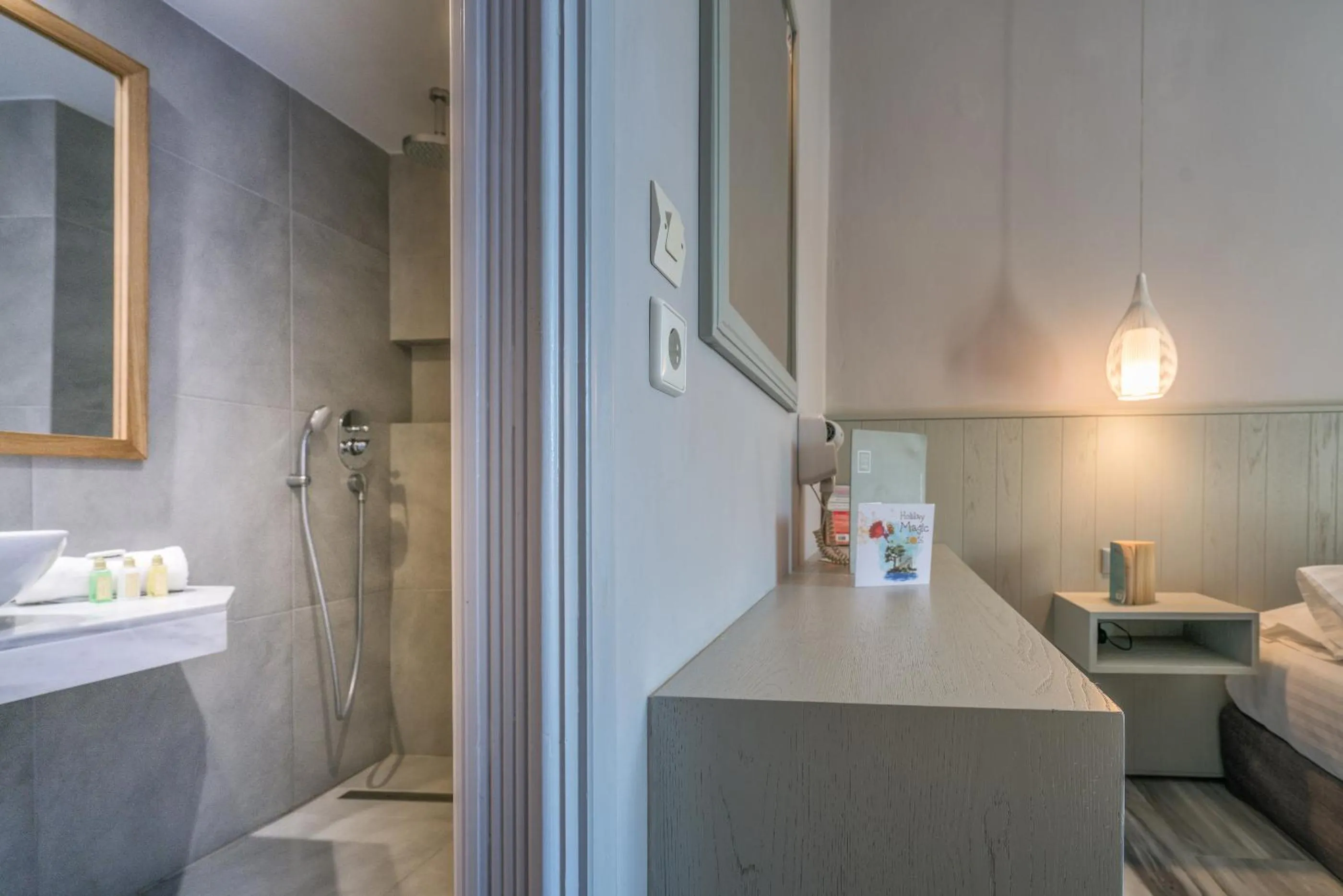 Bathroom, Bed in Castelli Hotel-Adults Only