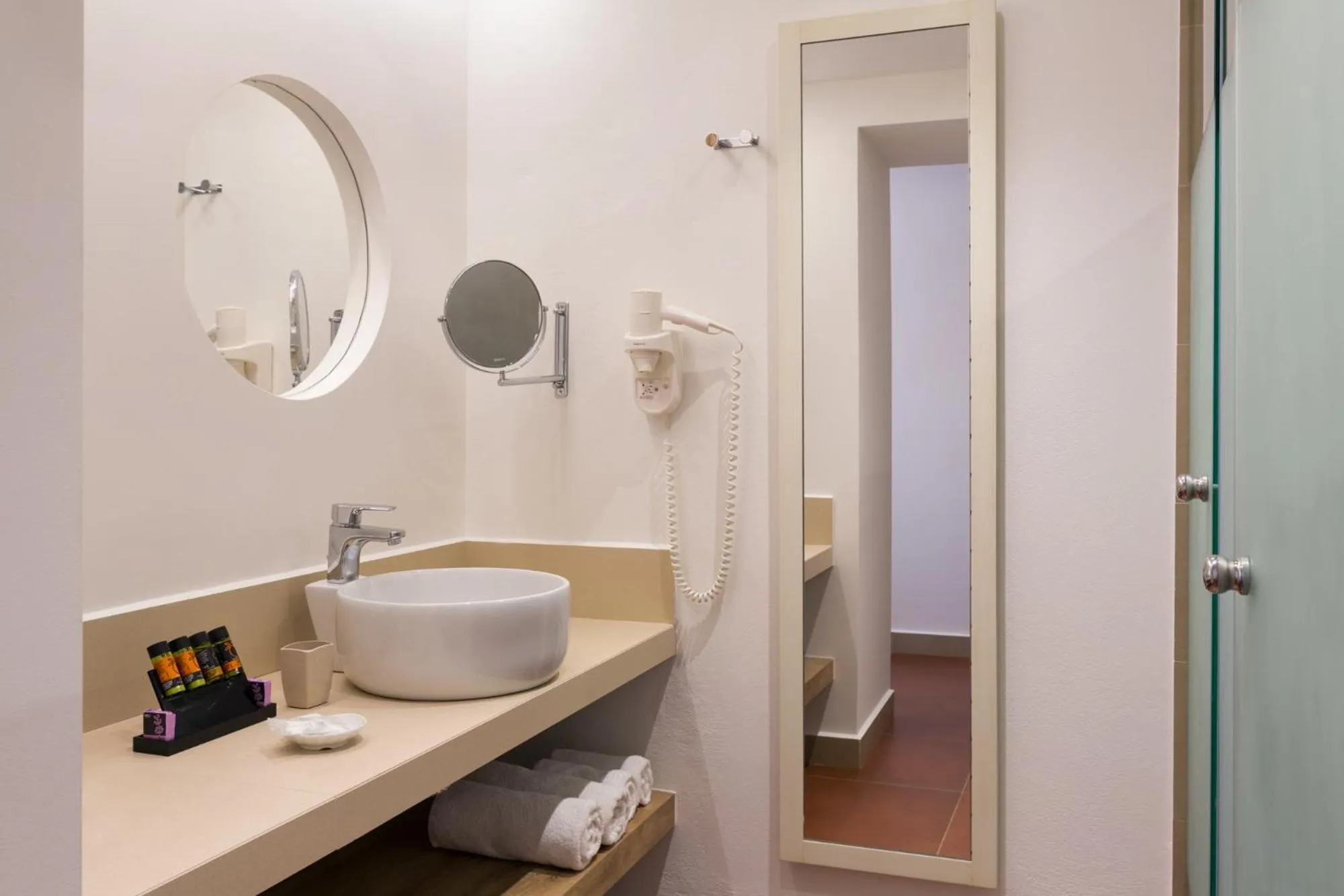 Bathroom in Kalypso Hotel